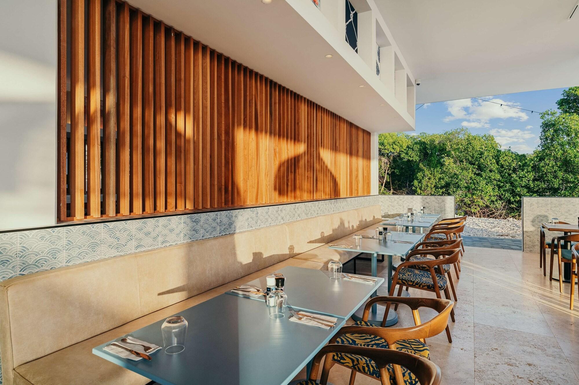 Restaurant The Rif at Mangrove Beach Corendon Curacao All-Inclusive, Curio by Hilton