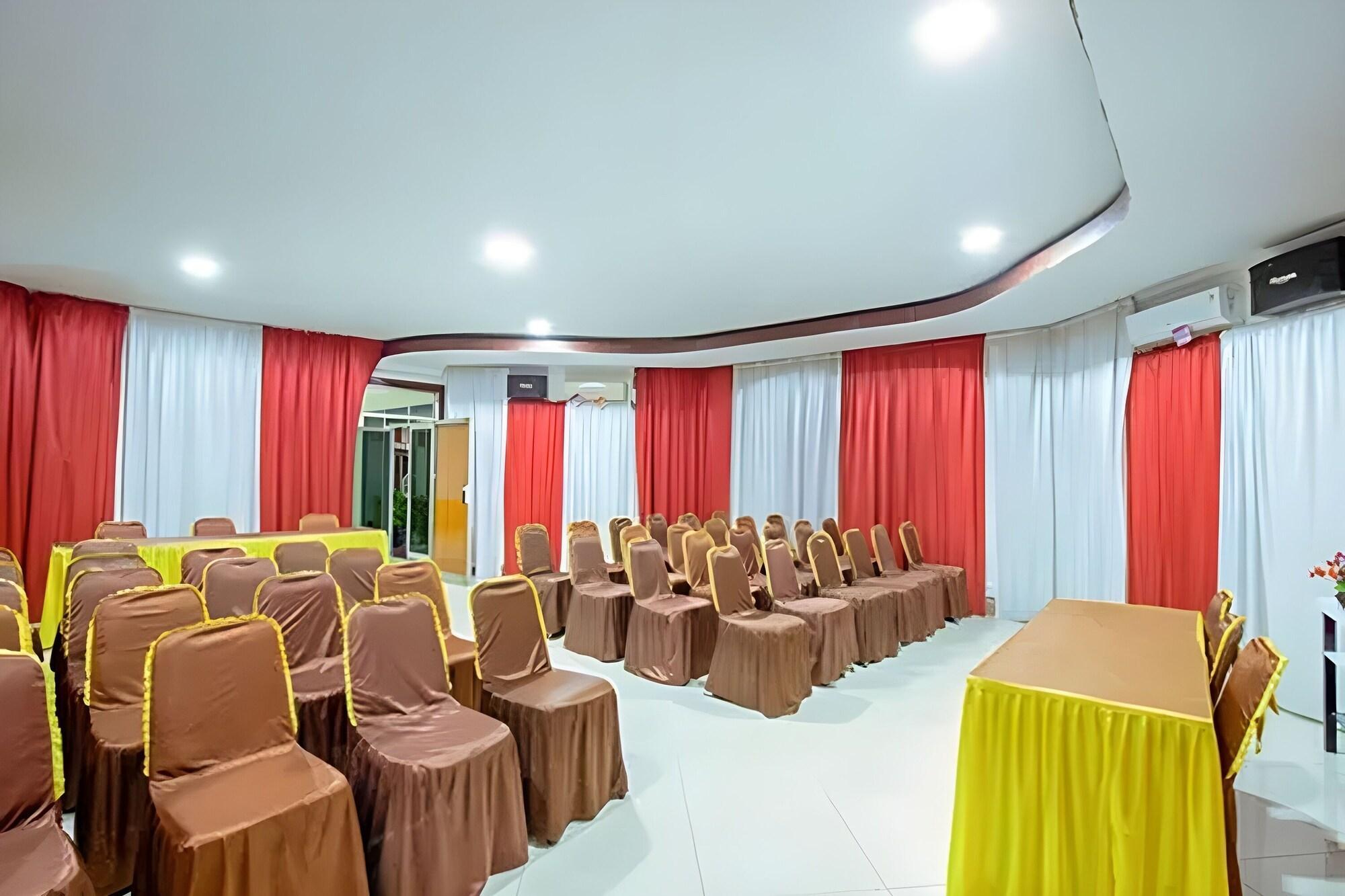 Centro de Negocios Malibou Hotel Medan By Zuzu