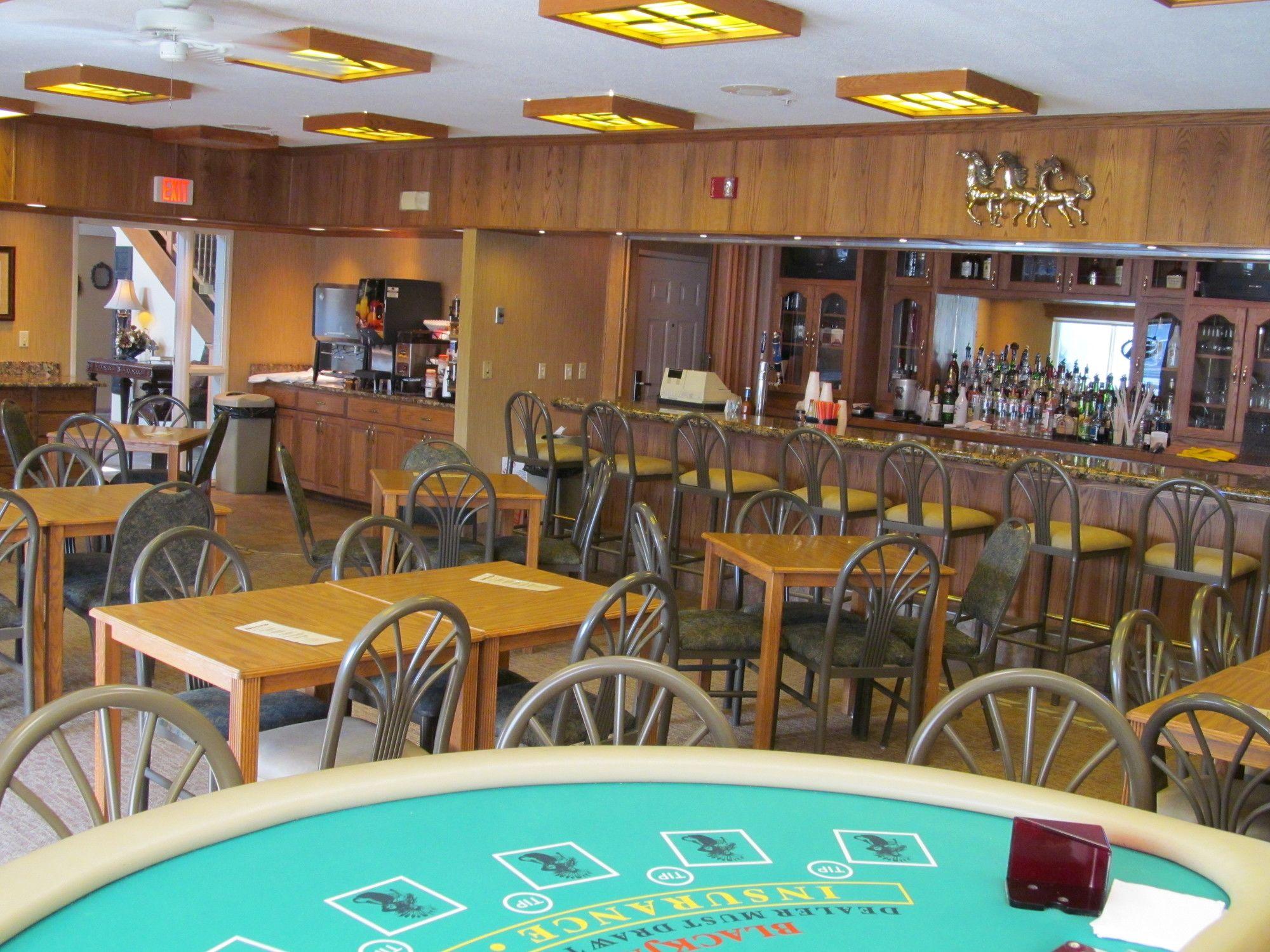 Bar/Salón Expressway Suites Bismarck