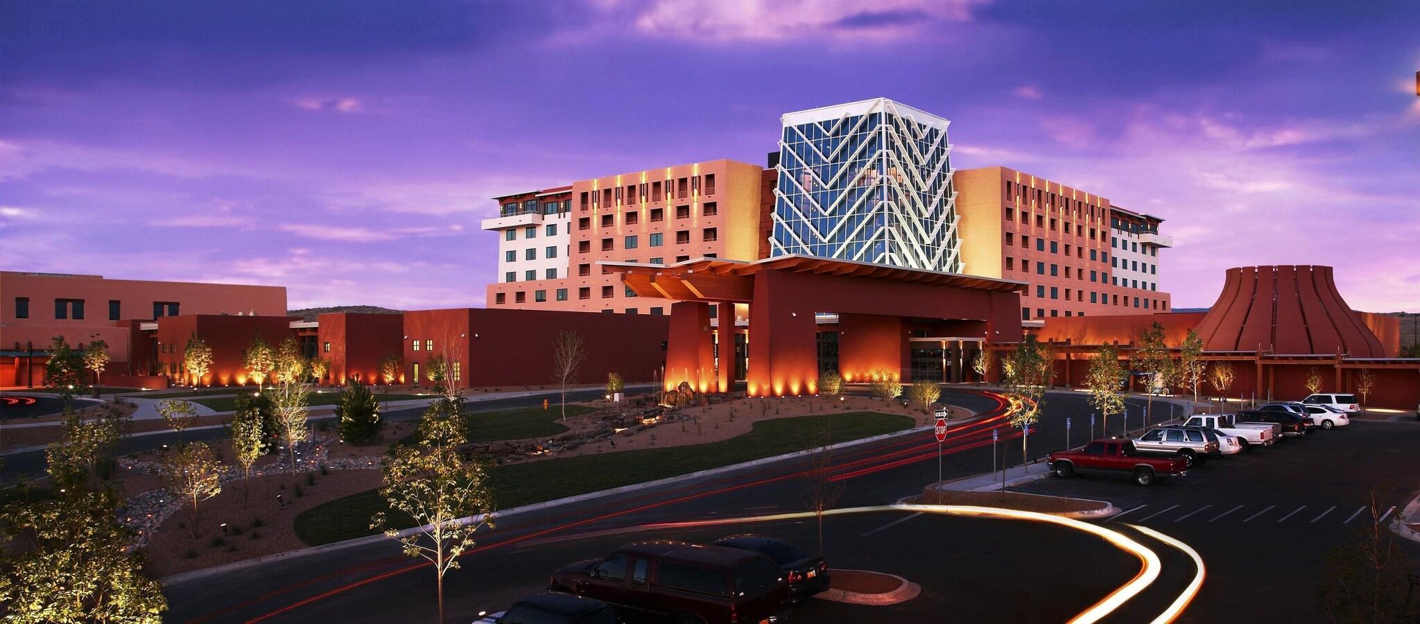 Vista Exterior Isleta Resort and Casino
