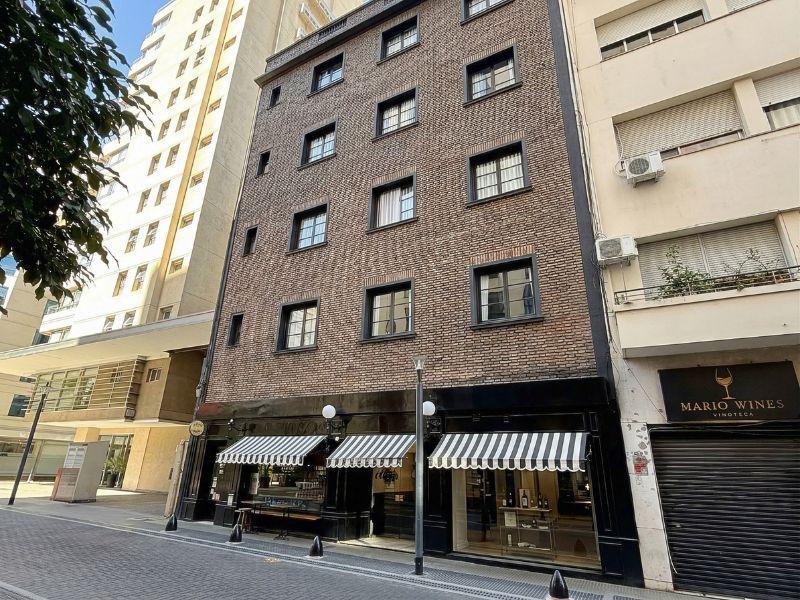 Vista Exterior Moreno 820 by DOT Suites