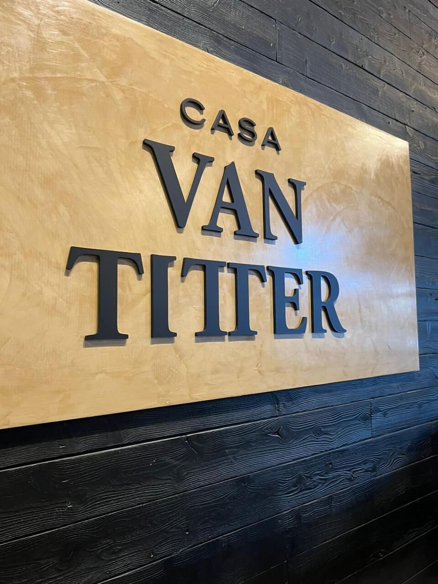 Vista Lobby Casa VanTitter