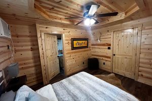 Alquiler Vacacional - Cozy private cabin on 900+ acres Wildlife Ranch