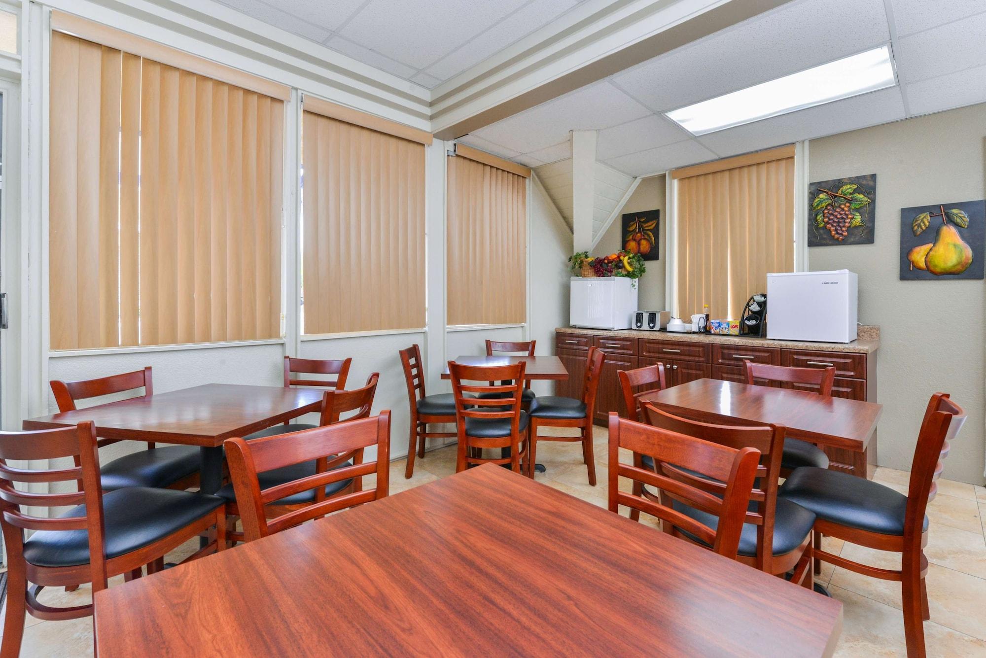 Restaurant Americas Best Value Inn Sarasota Downtown