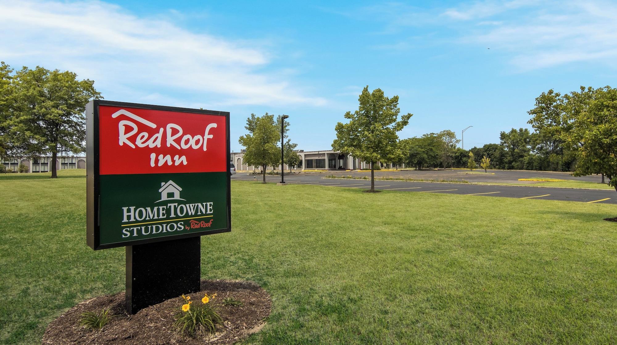 Vista Exterior Red Roof Inn & Conference Center Chicago - N Aurora/ Naperville