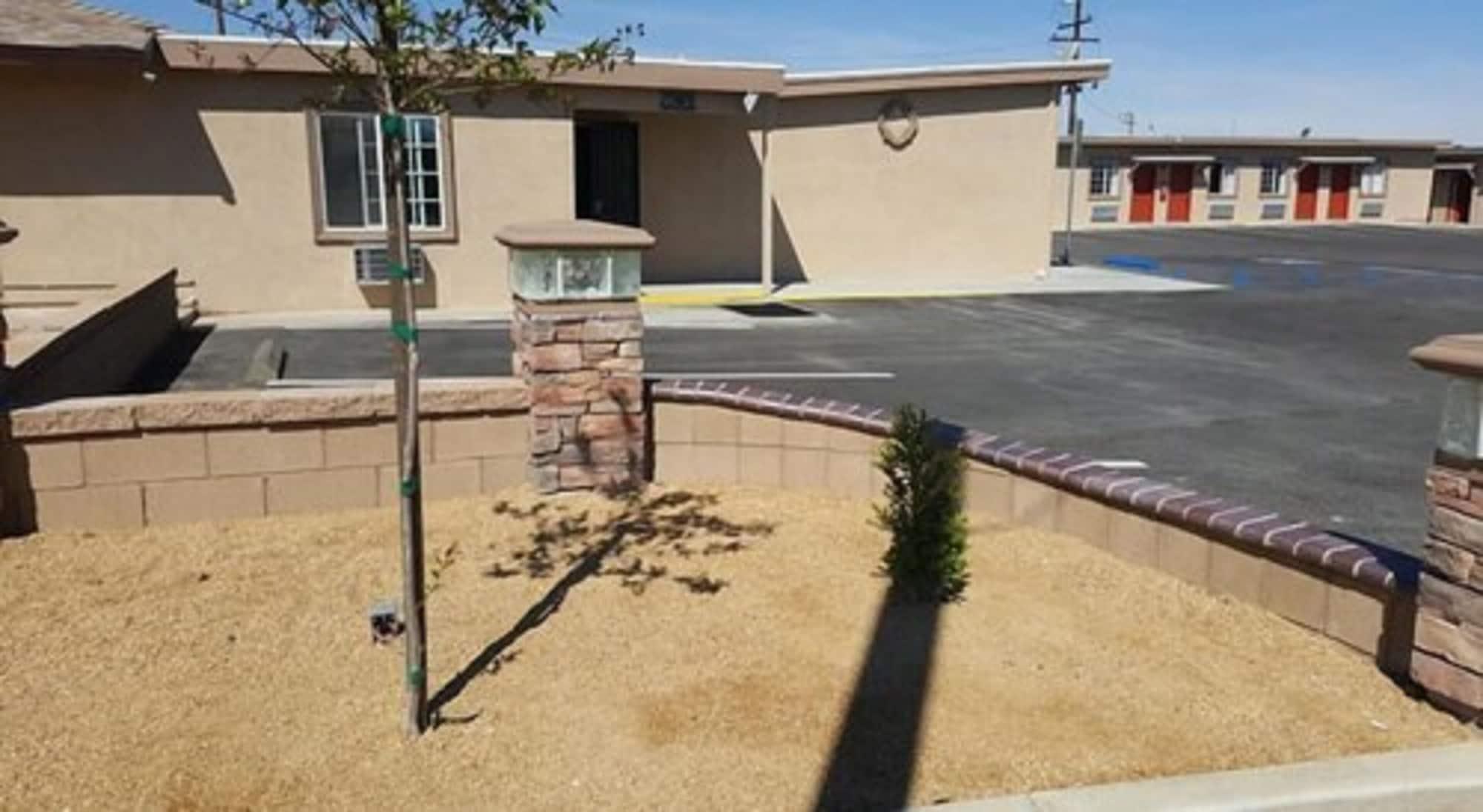 Vista Exterior Motel 6 on Maple