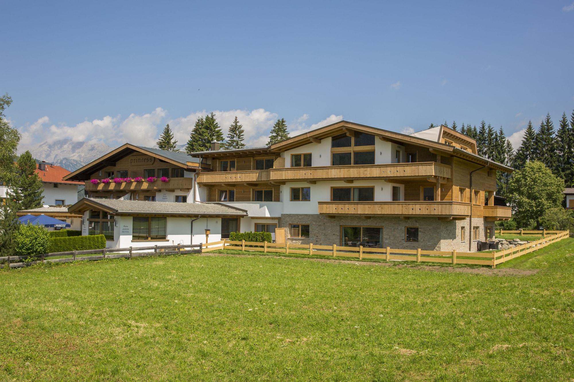 Vista Exterior Oasis Princess Bergfrieden