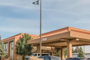 Alojamiento - Clarion Inn & Suites Airport