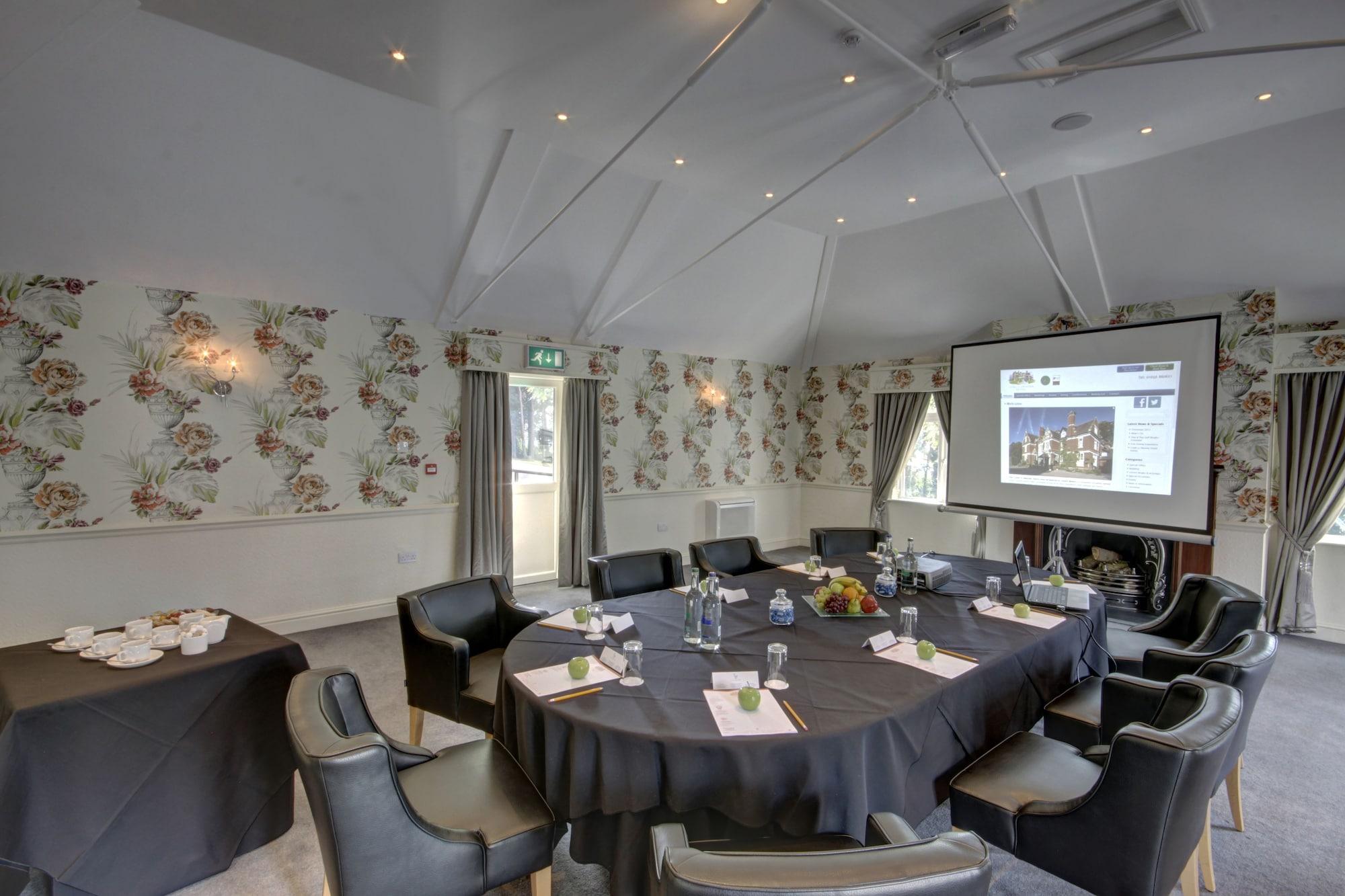 Sala de Reuniones The Coed-Y-Mwstwr Hotel