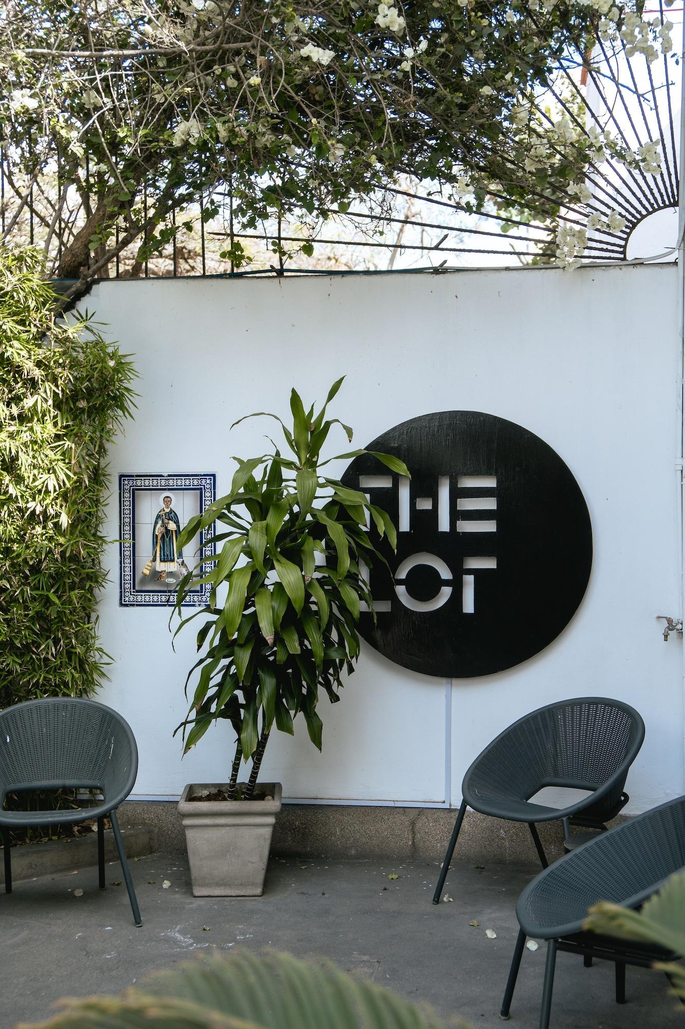 Varios The Lot Boutique