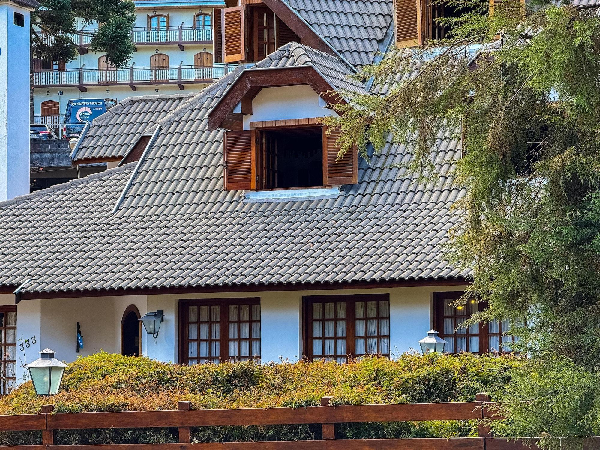 Vista da fachada Pousada La Bella Campos do Jordão