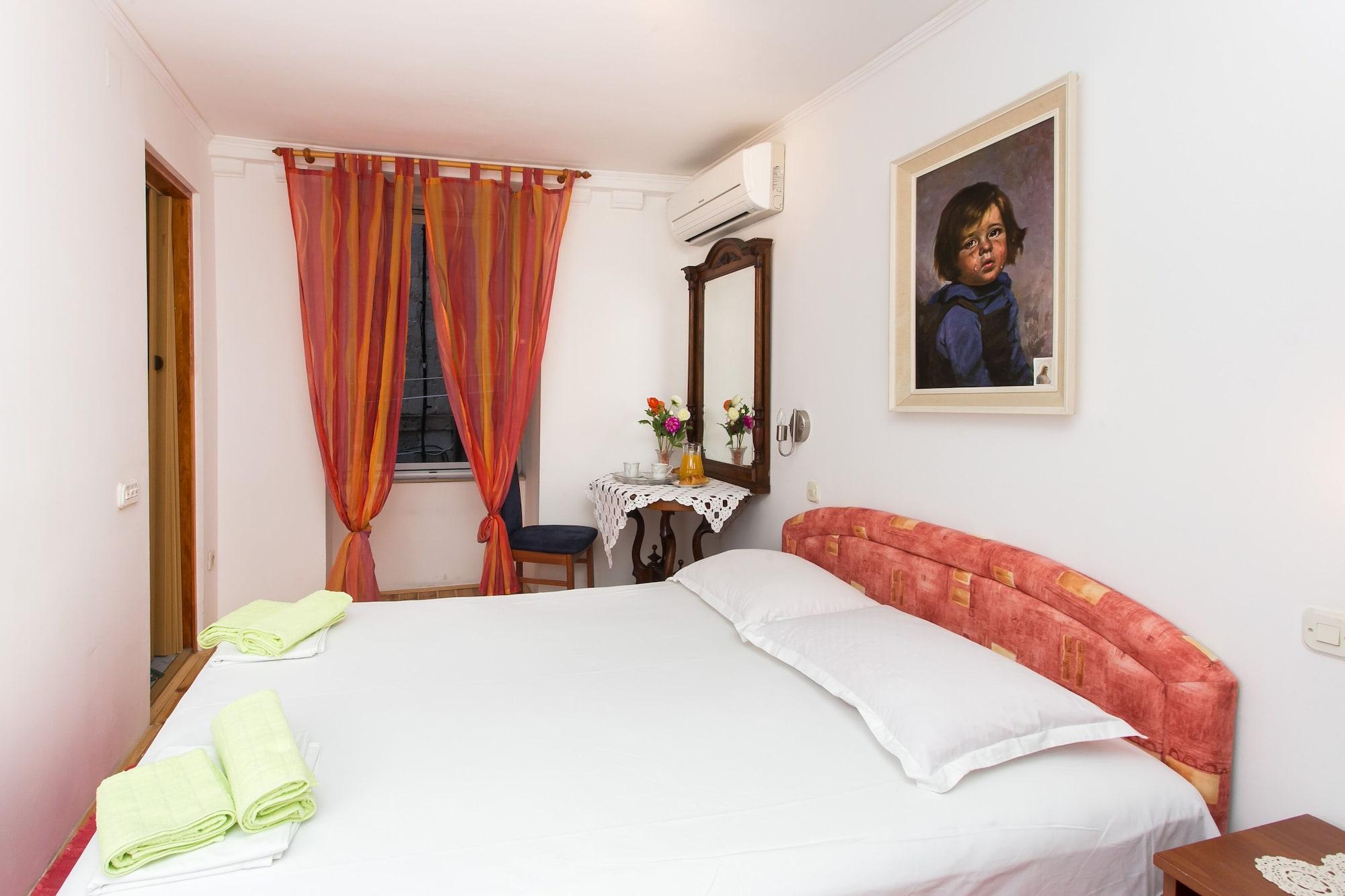 Comodidades del Alojamiento Rooms Fausta Old Town