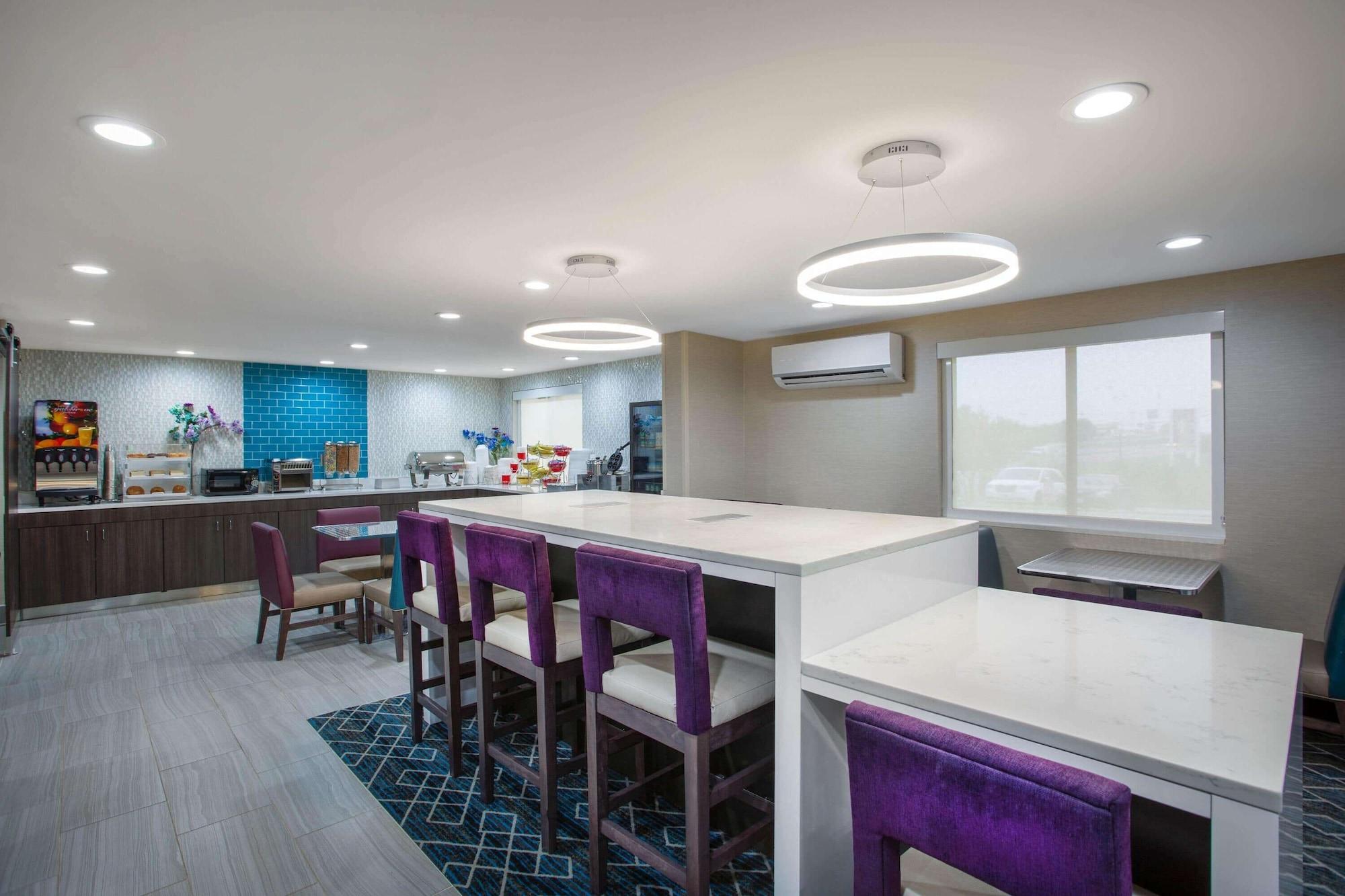 Restaurant La Quinta Inn & Suites by Wyndham Roanoke Salem