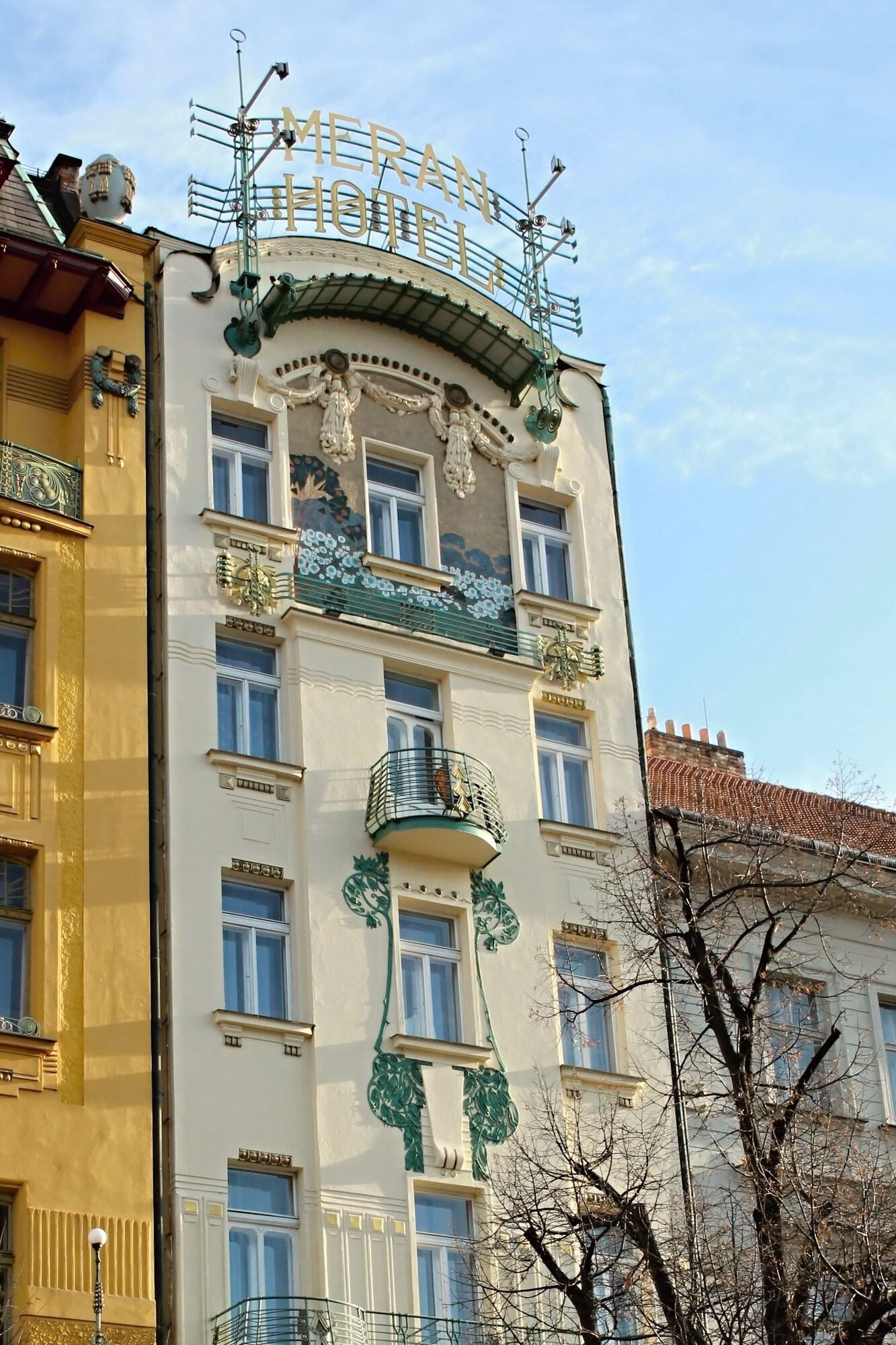 Vista Exterior Hotel Meran