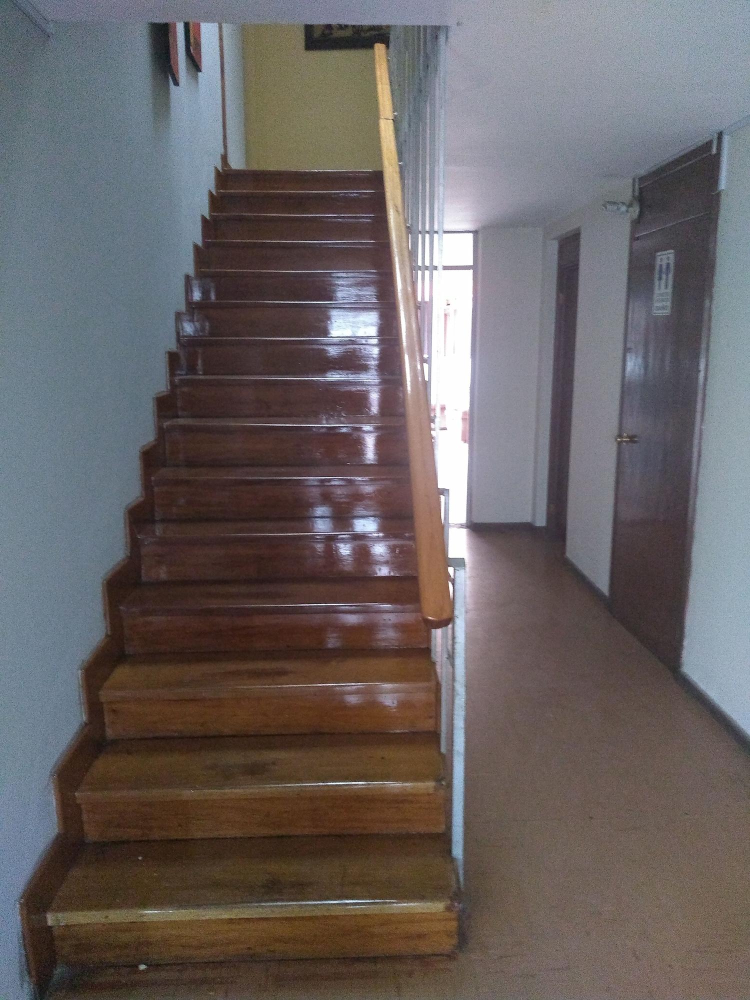 Vista Exterior Hostal Los Apus