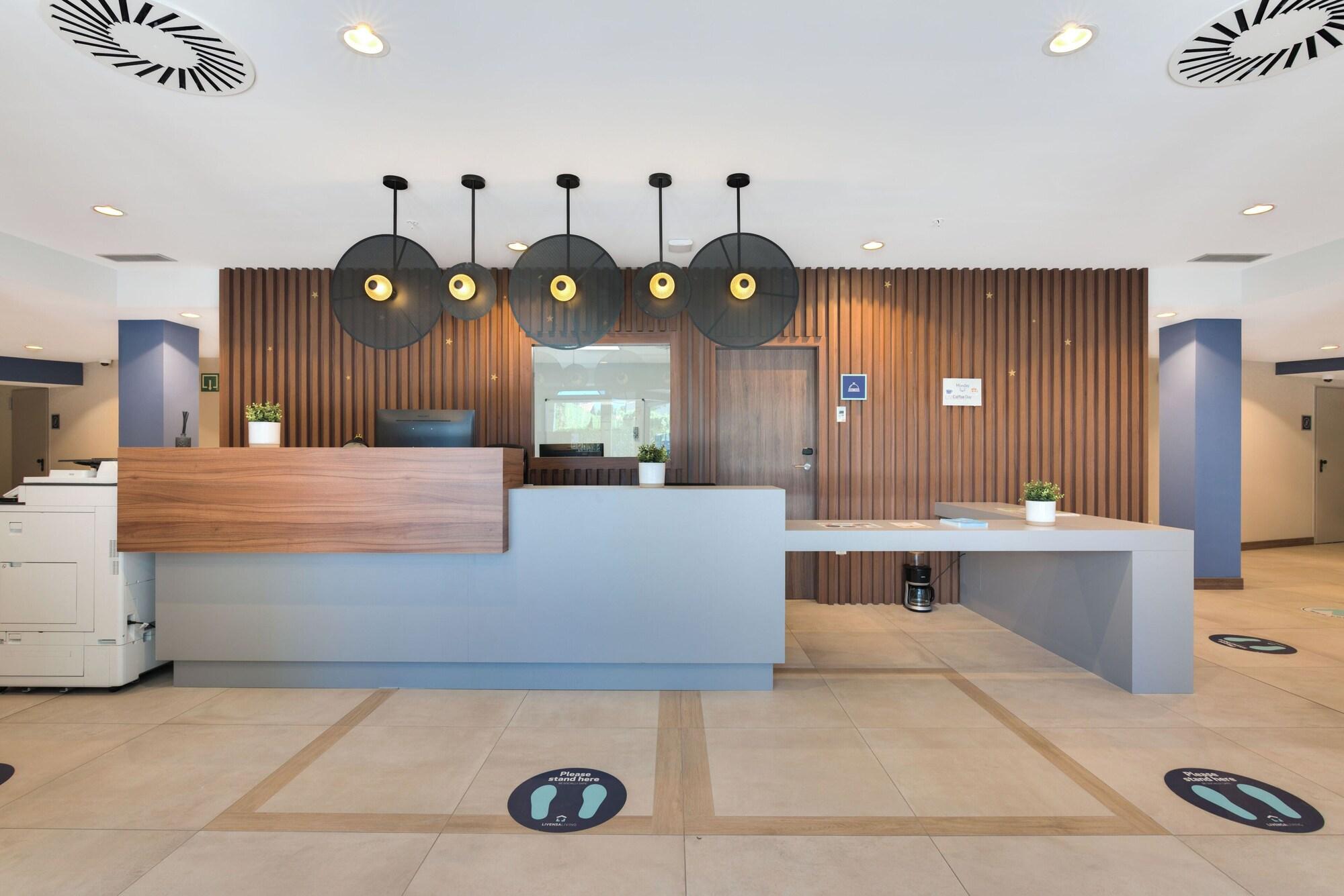 Vista Lobby Livensa Living Pamplona Albergue Juvenil