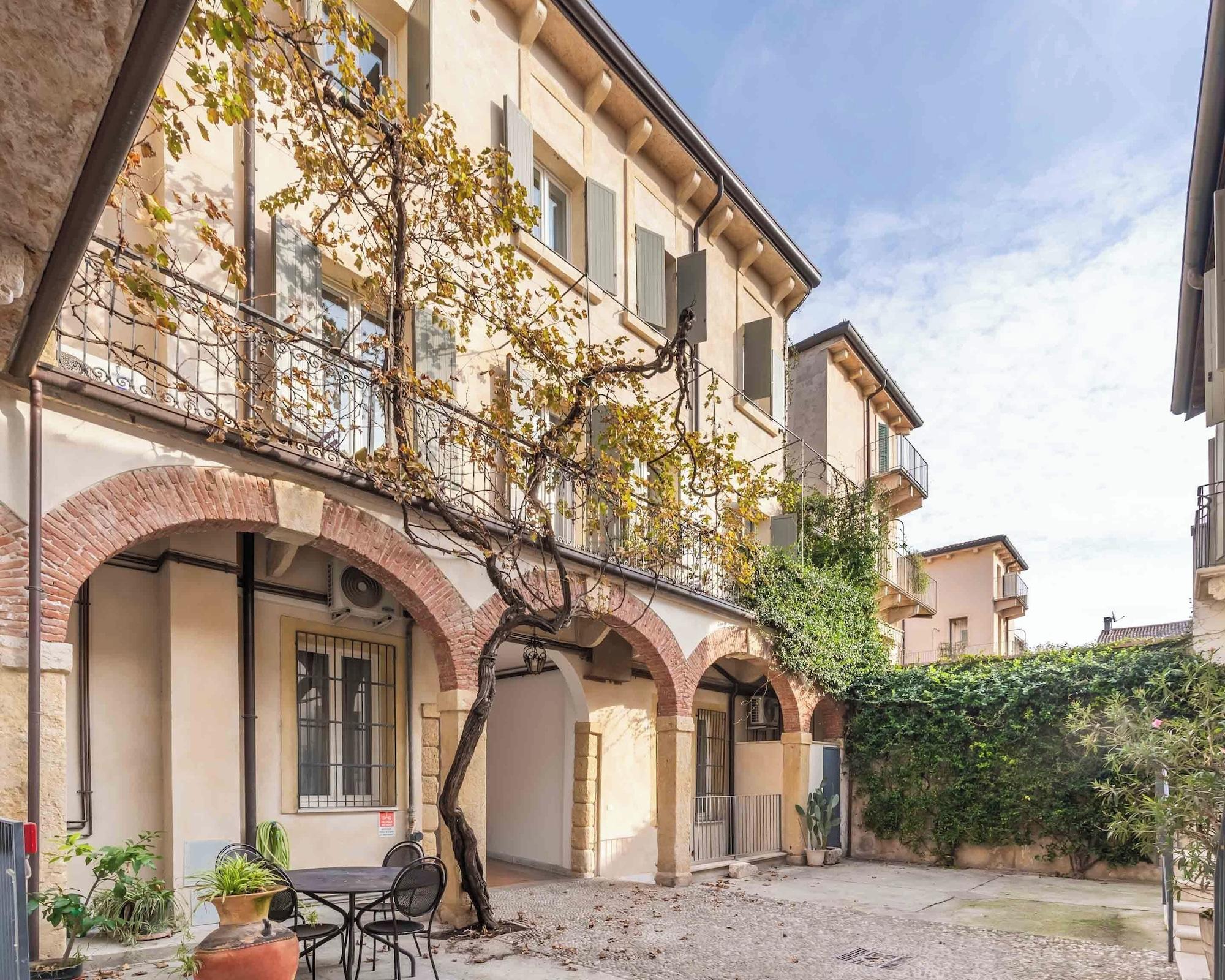 Vista Exterior Limehome Verona La Vigna in Città