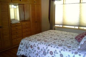 Alojamiento - Loya's Little House Bed & Breakfast