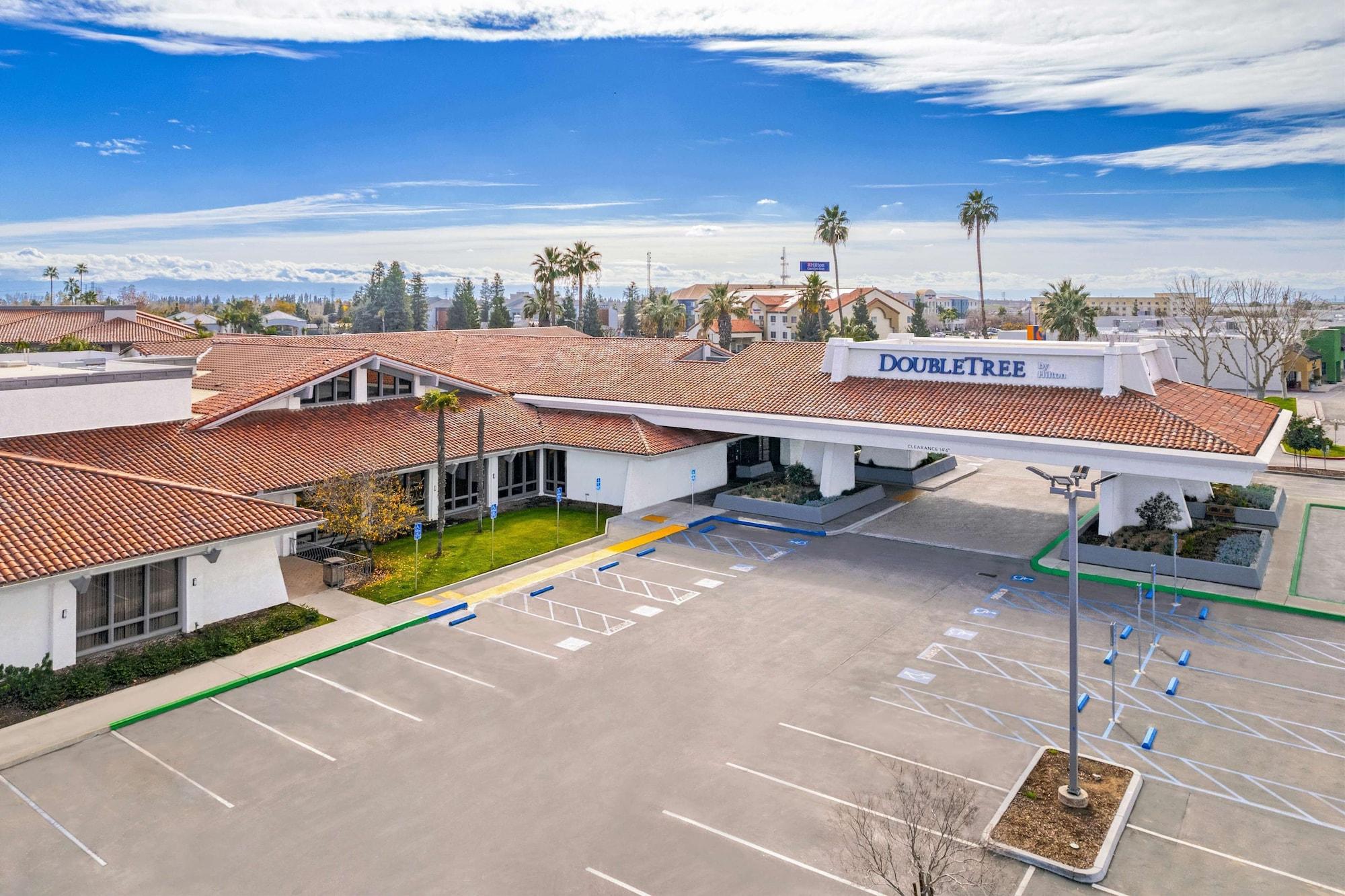 Vista Exterior DoubleTree by Hilton Hotel Bakersfield