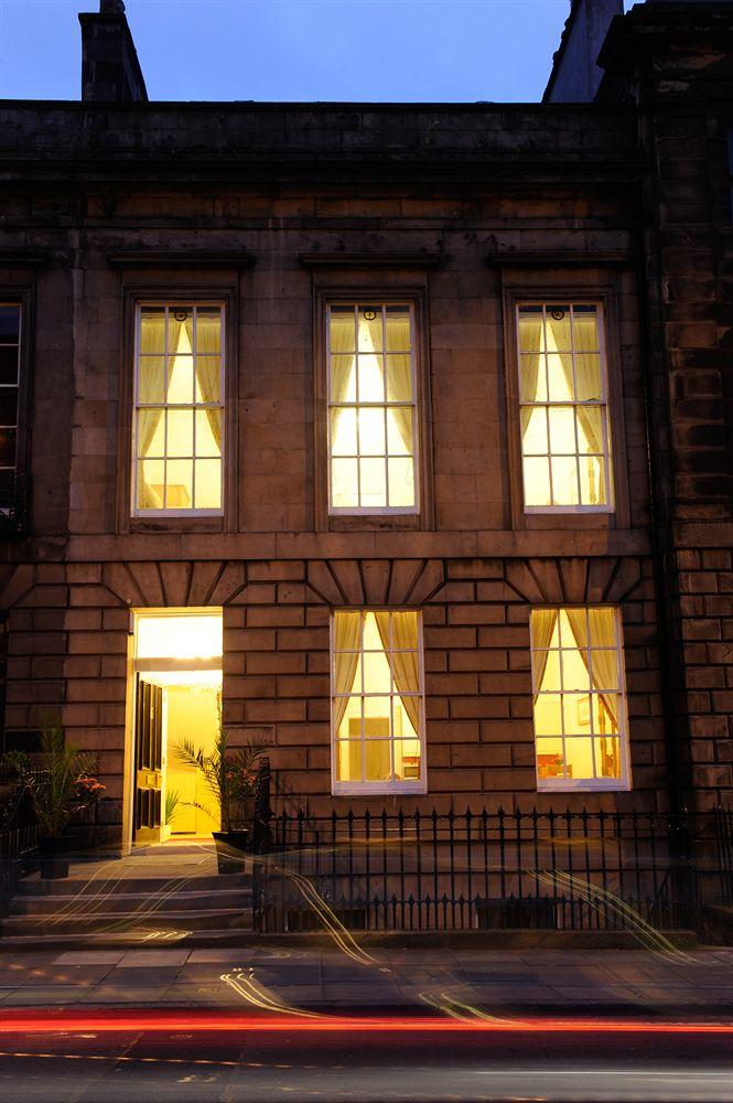 Vista da fachada Edinburgh City Suites