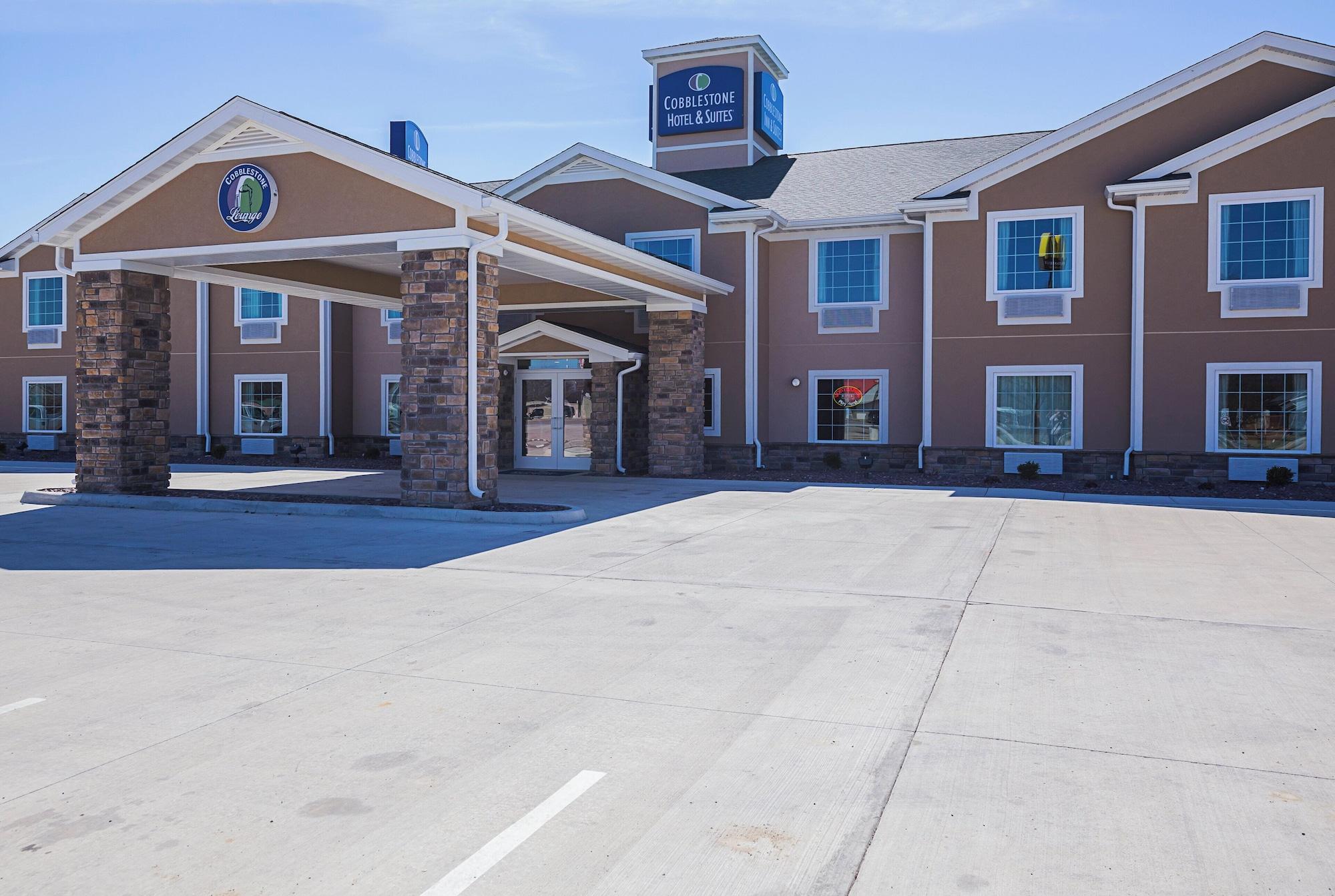 Vista Exterior Cobblestone Hotel & Suites - Paxton