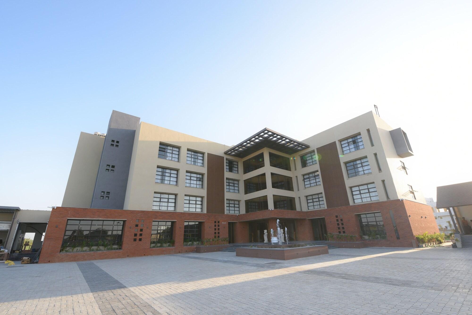 Varios Hotel The Pramukh by Shivalaya Darshanam