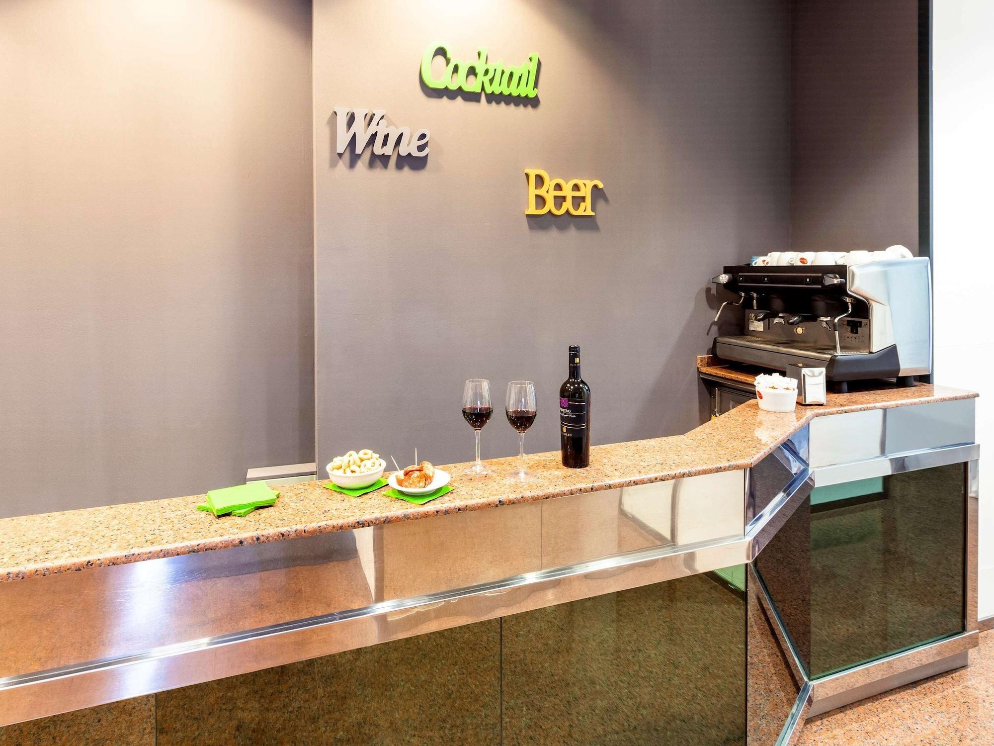 Bar/Salón ibis Styles Brindisi
