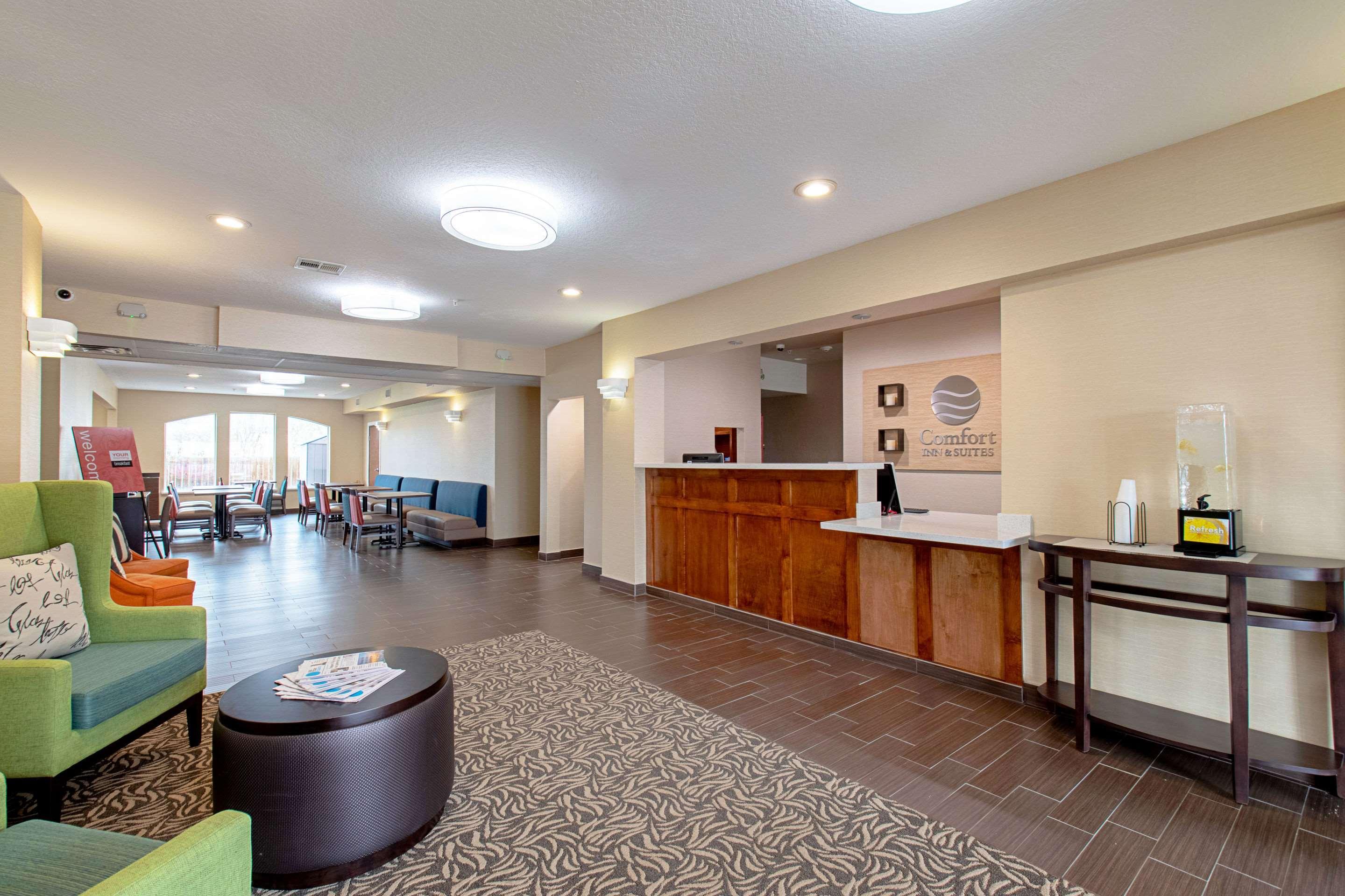 Vista Lobby Comfort Inn and Suites Fredericksburg