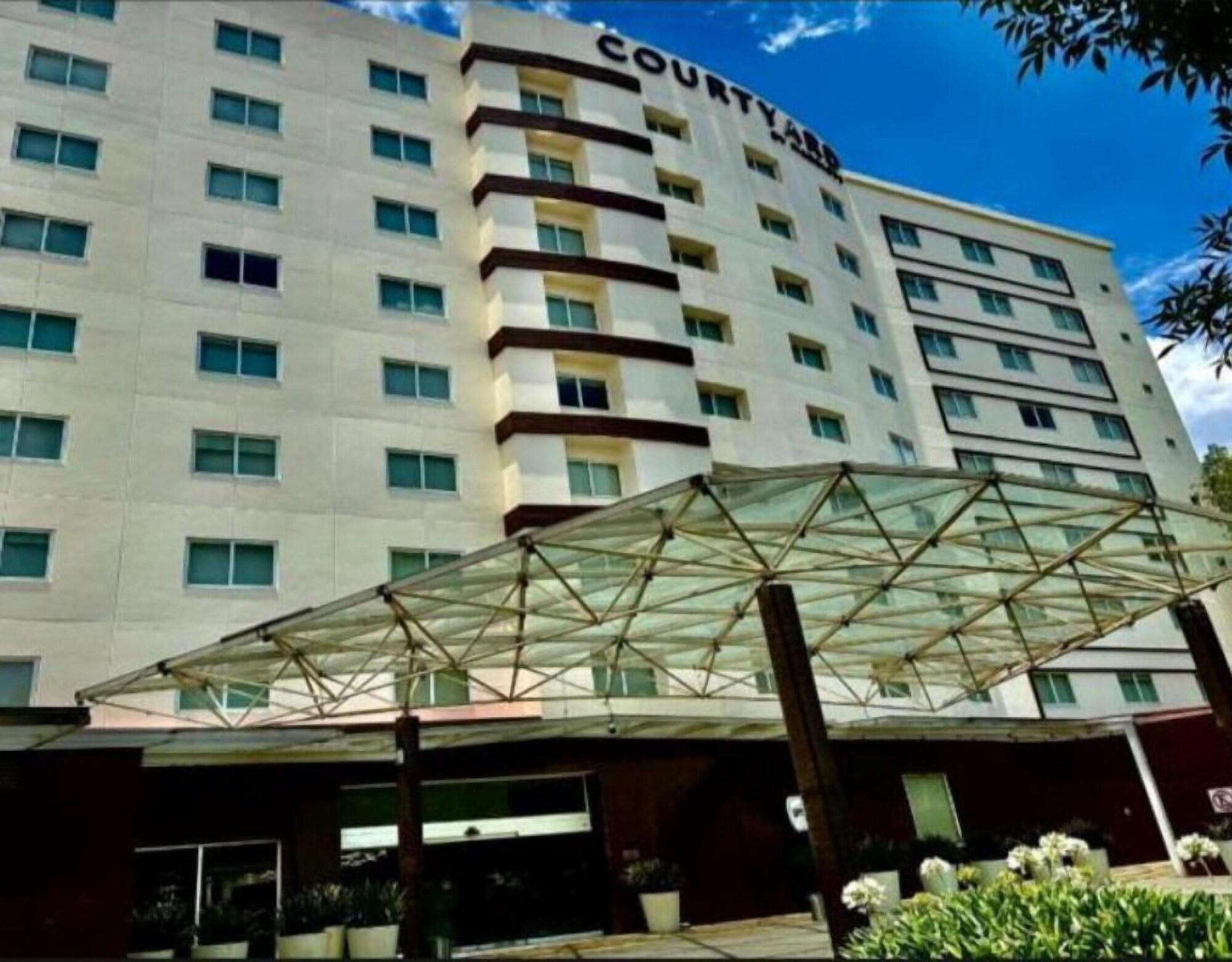 Vista Exterior Courtyard Toluca Tollocan