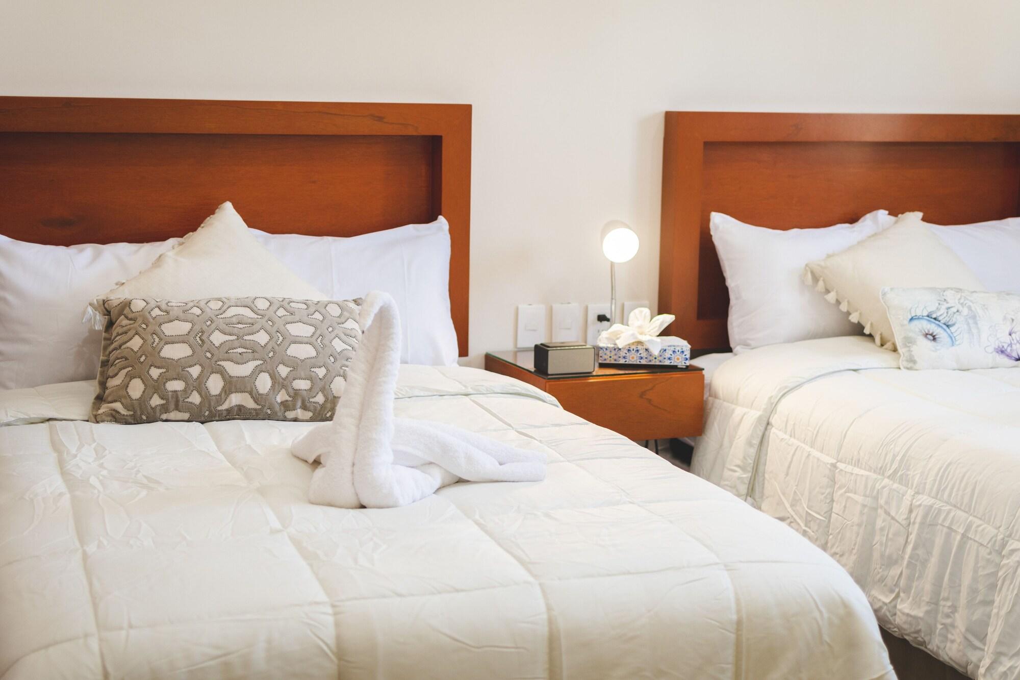 Varios La Lola Hotel & Suites