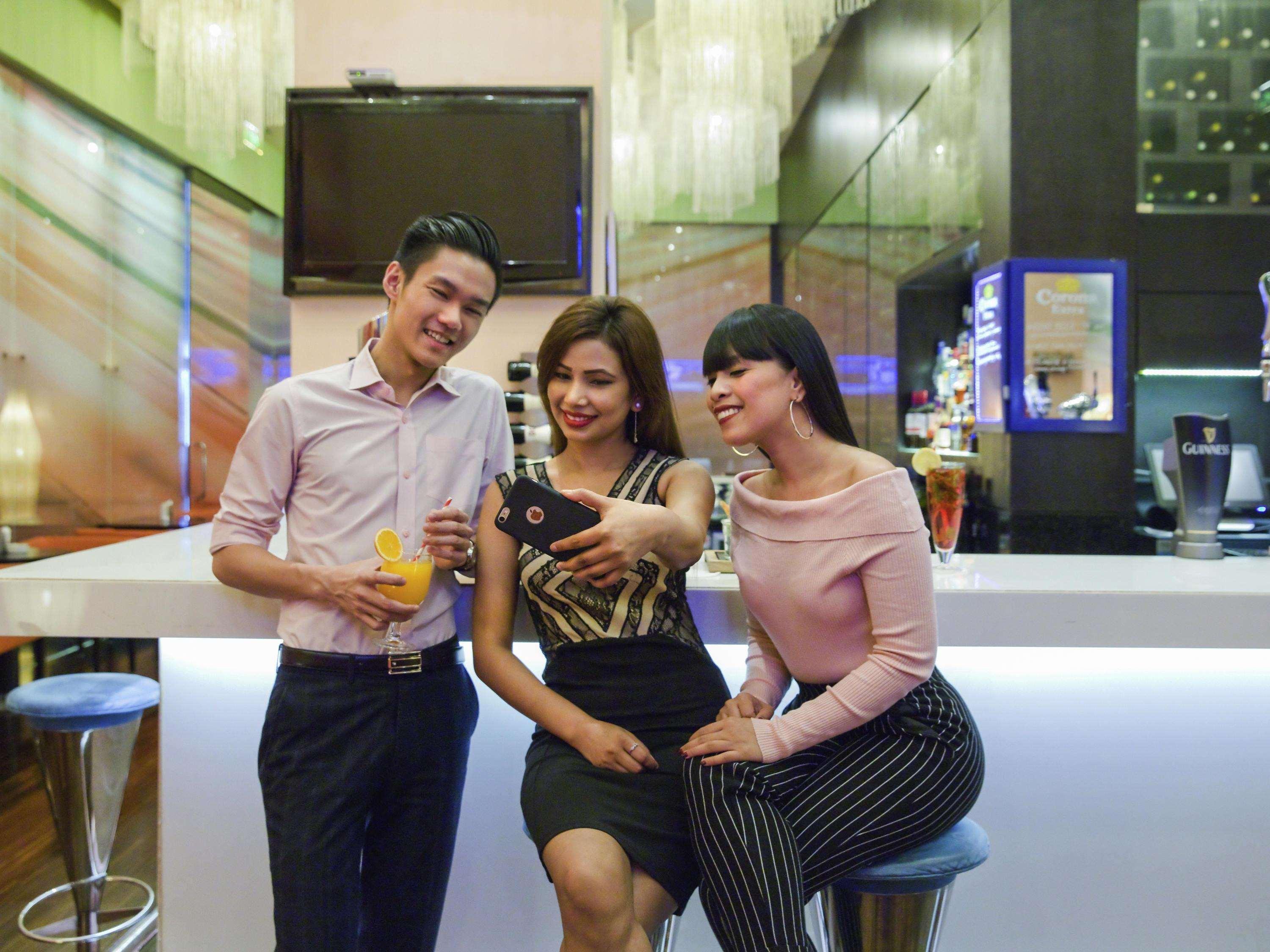 Bar/Salón ibis Mall Avenue Dubai