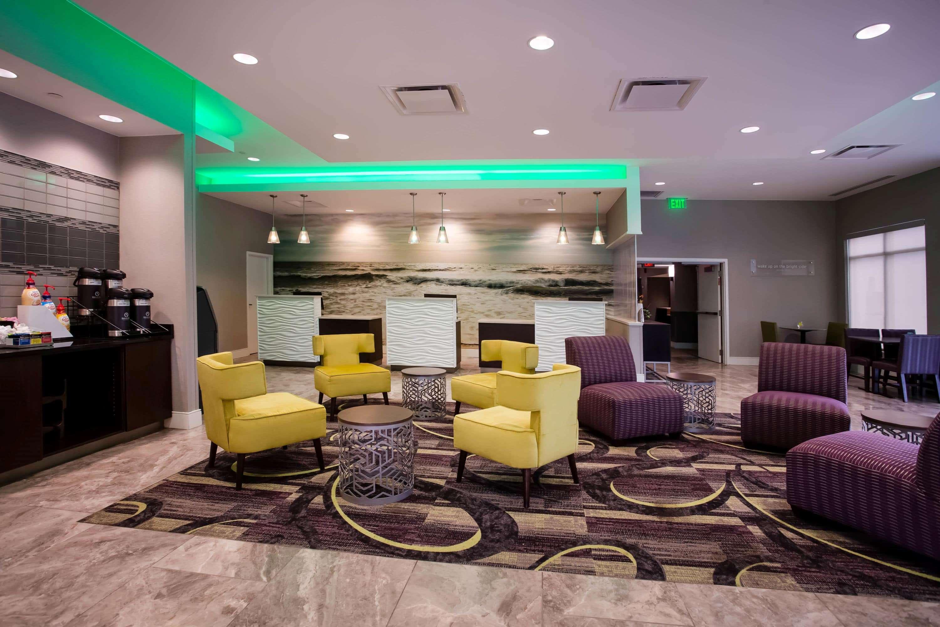 Vista Lobby La Quinta Inn & Suites by Wyndham Virginia Beach