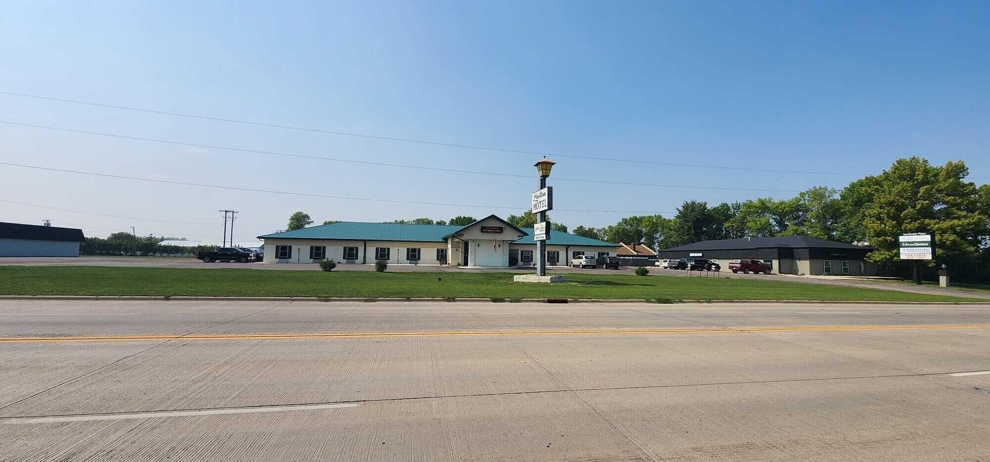 Vista Exterior Lantern Motel