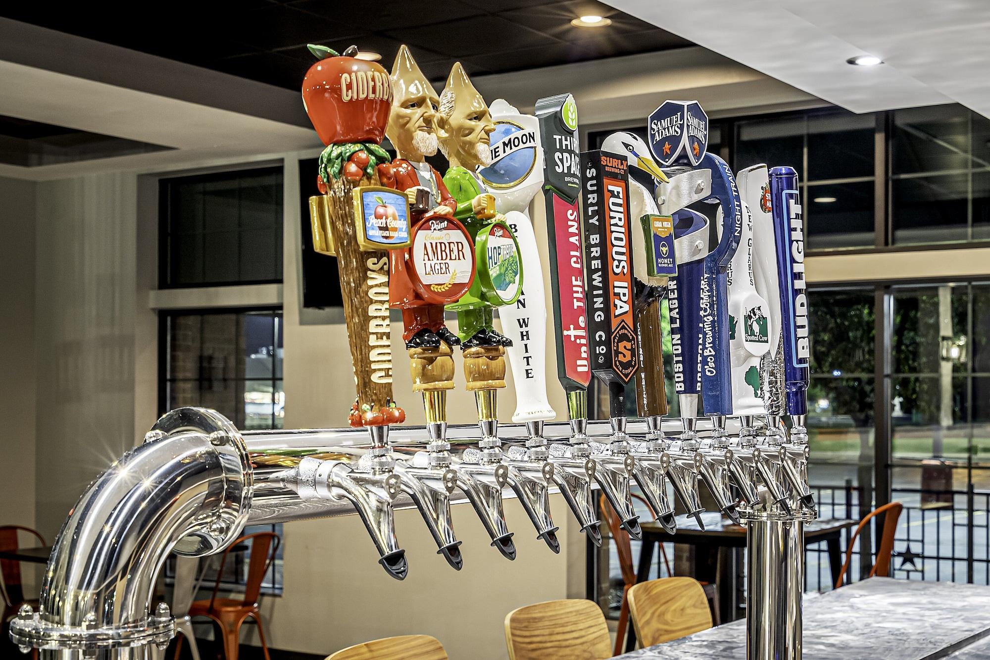 Bar/Salón Holiday Inn & Suites Wausau-Rothschild by IHG