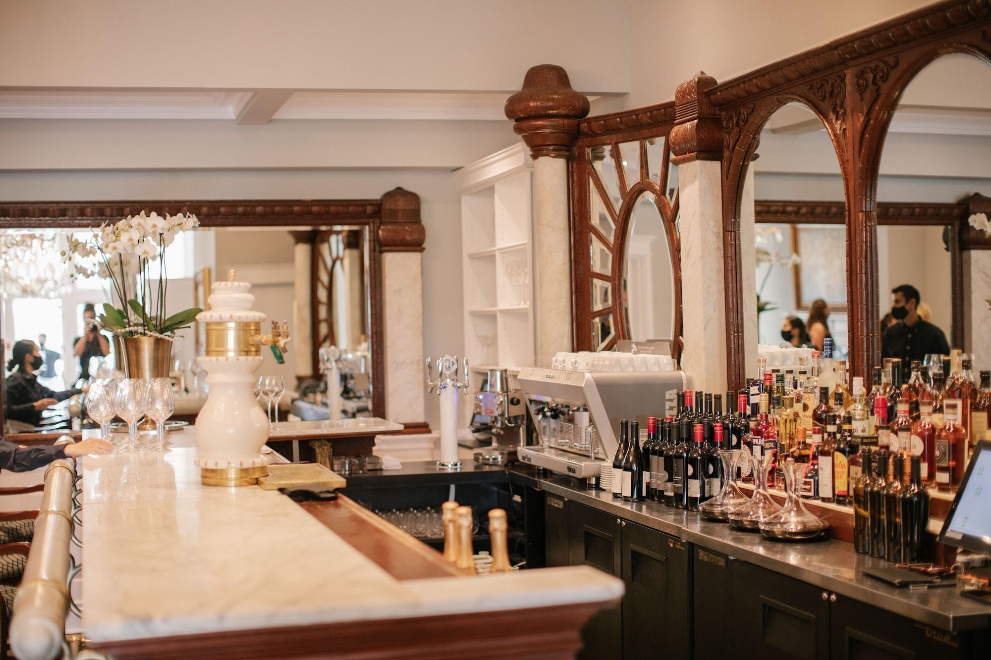 Bar/Salón Riverbend Inn and Vineyard
