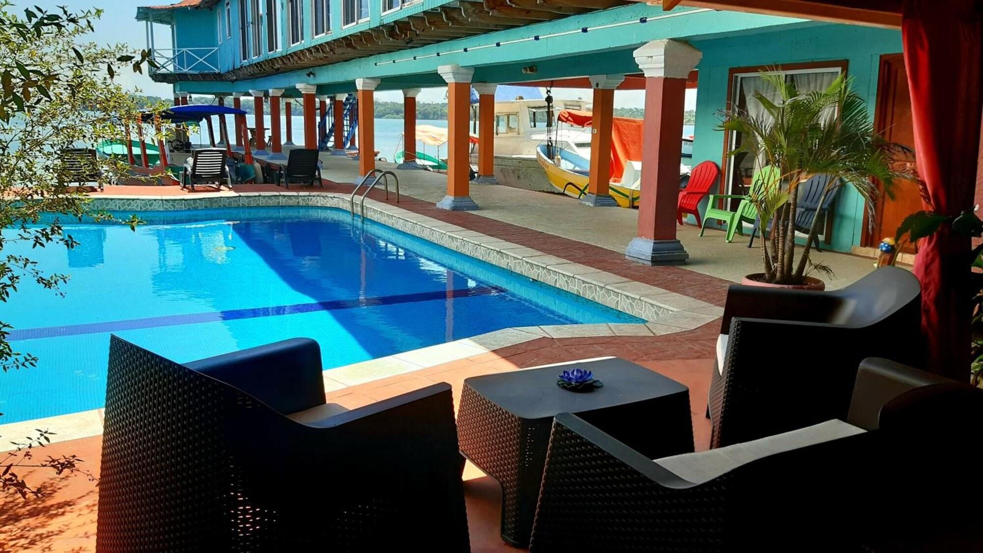 Vista Piscina Hotel El Delfin