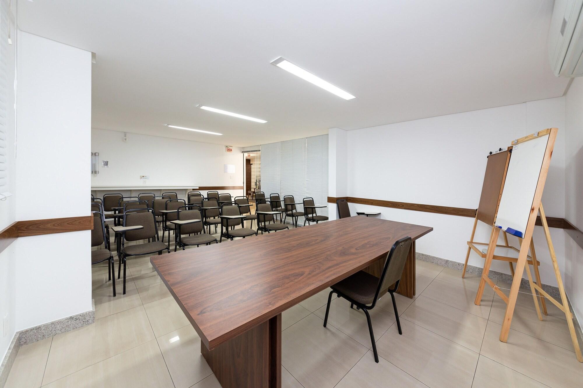 Sala de Reuniones Hotel Lunes