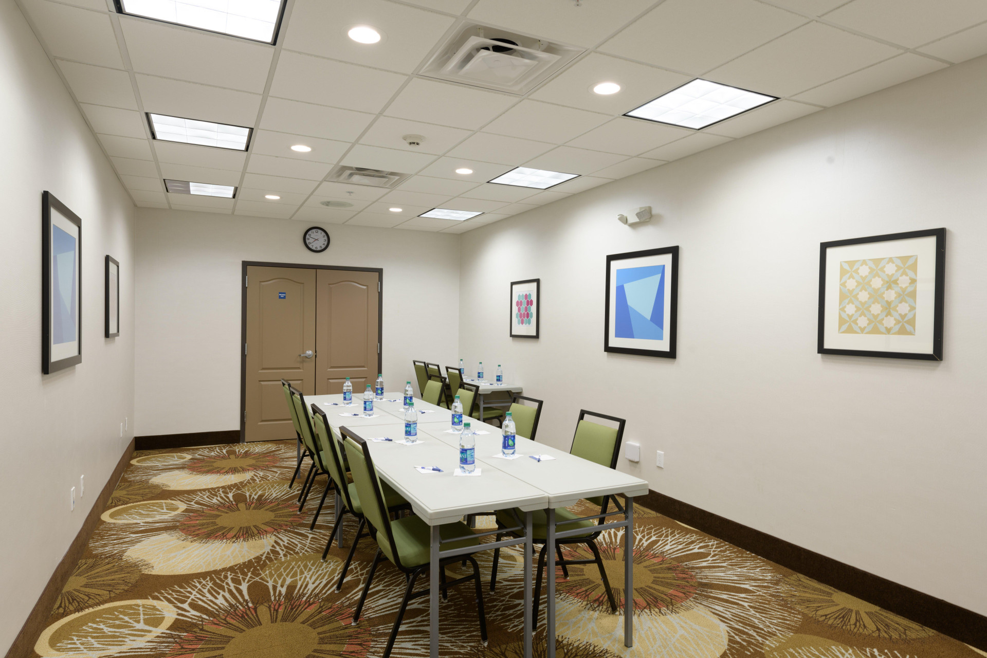 Centro de Negocios Holiday Inn Express & Suites Jamestown