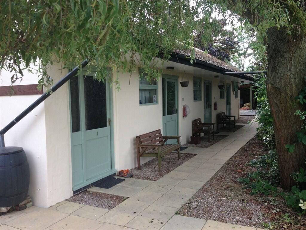 Varios Beoley Lodge