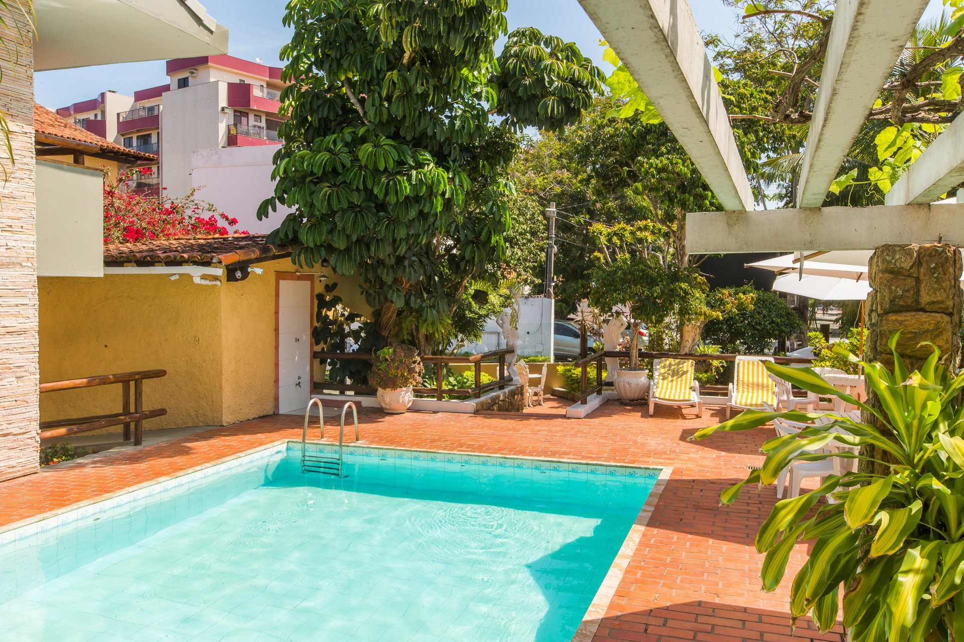 Vista Piscina Pousada Cambuca