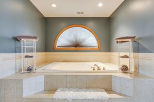 Alquiler Vacacional - Game Room & Deck: Family Home in Chicago Area!