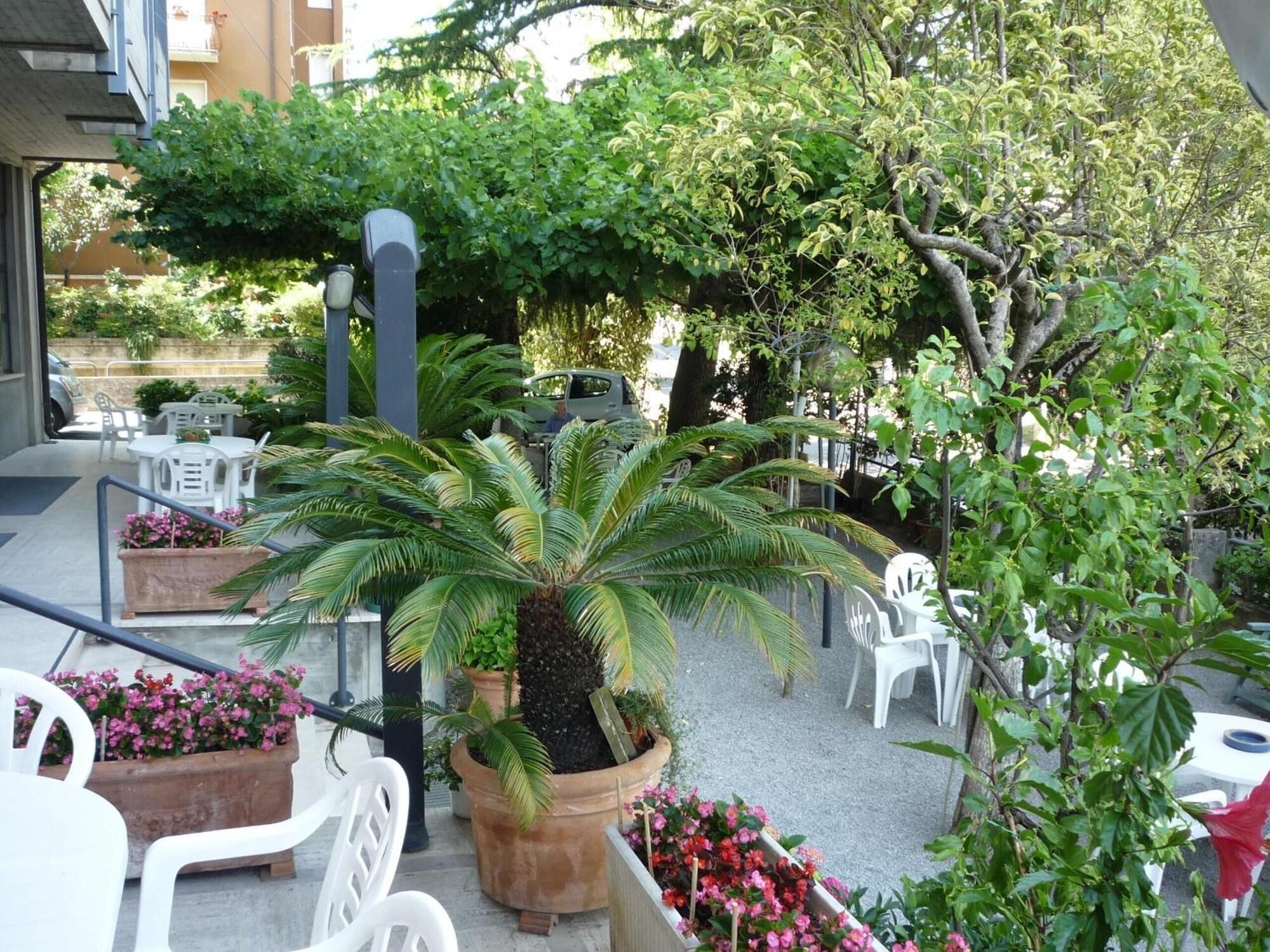 Vista Exterior Hotel Montecarlo