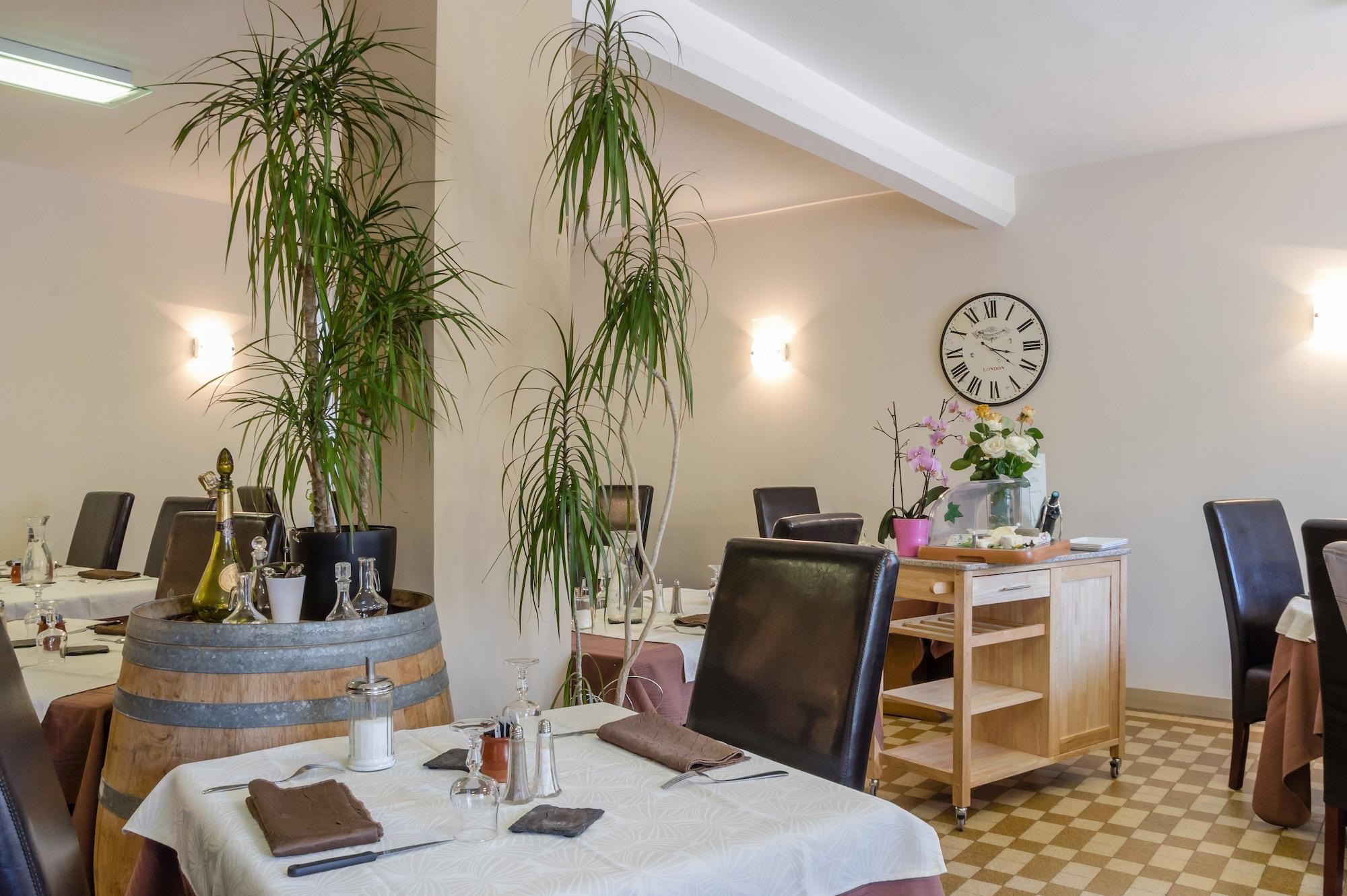 Vista Exterior Hotel Restaurant De La Dore