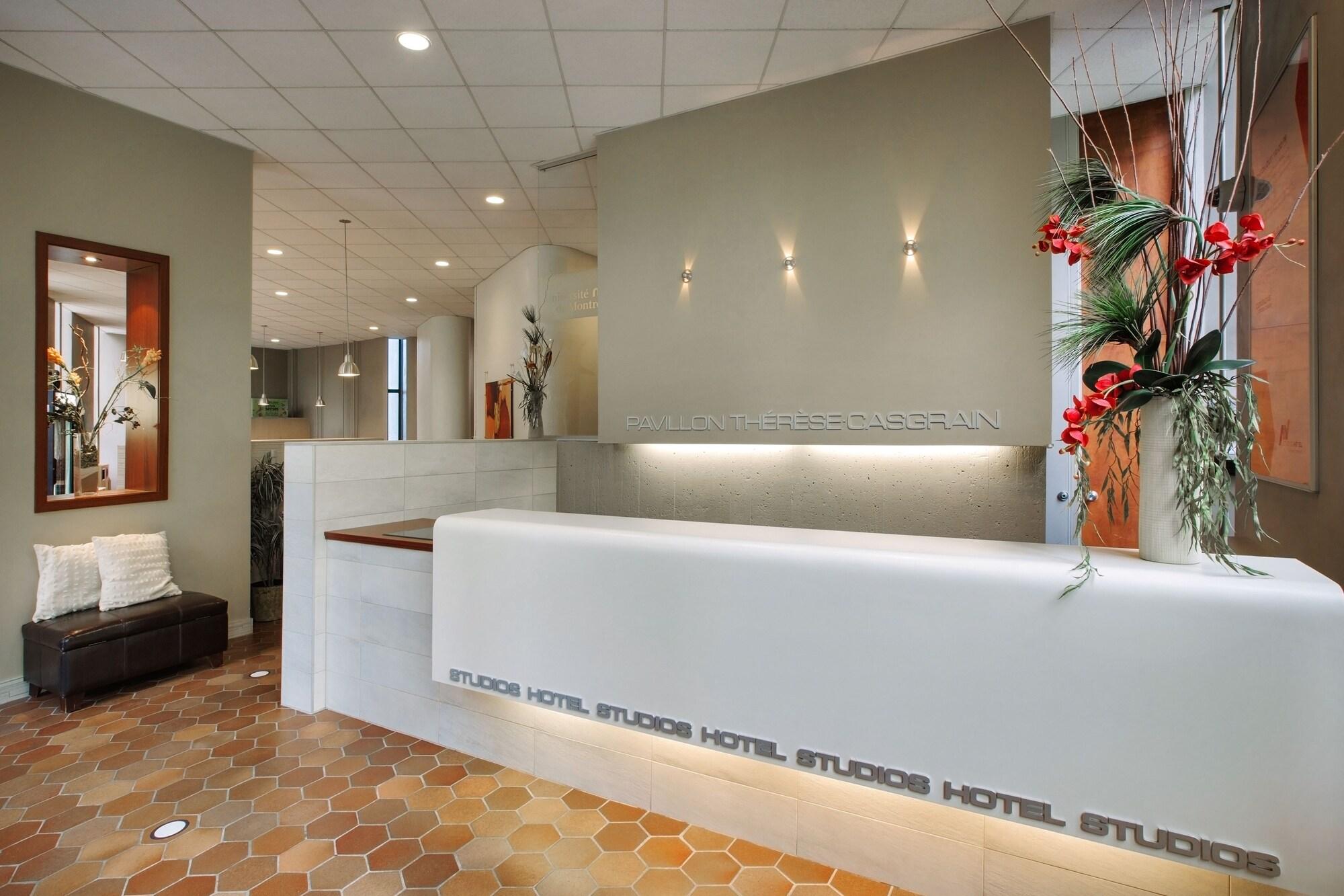 Vista Lobby ZUM Auberge d'été - Résidences de l'Université de Montréal