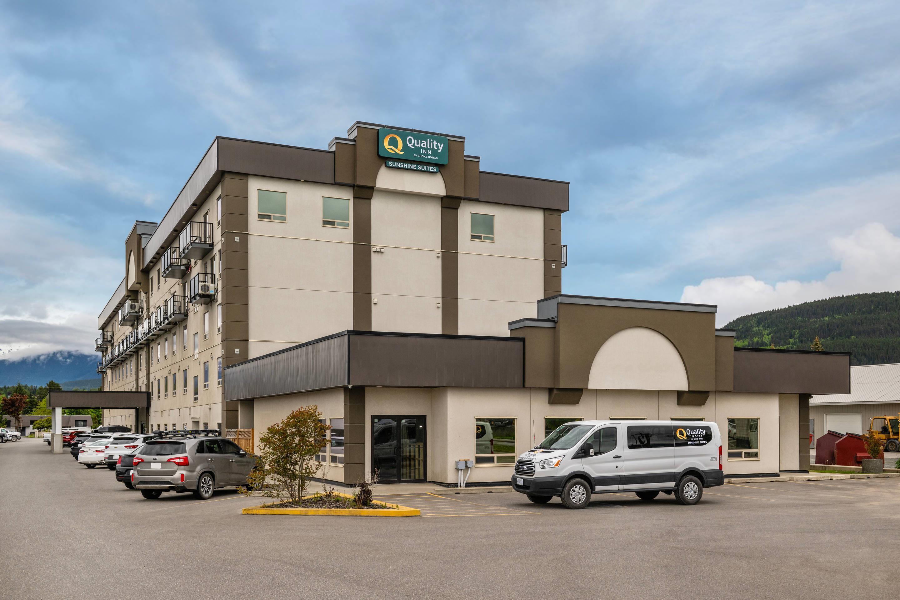 Vista Exterior Quality Inn Sunshine Suites