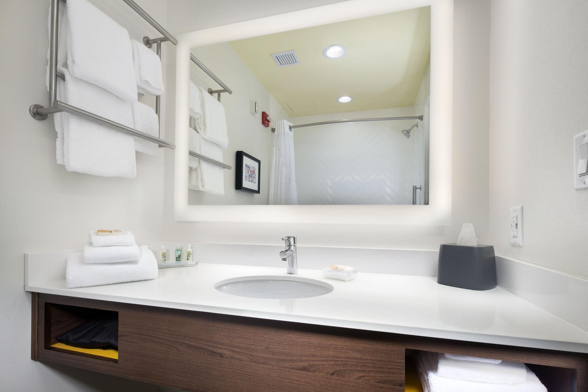 Equipamiento de Habitación Holiday Inn & Suites Arden - Asheville Airport by IHG