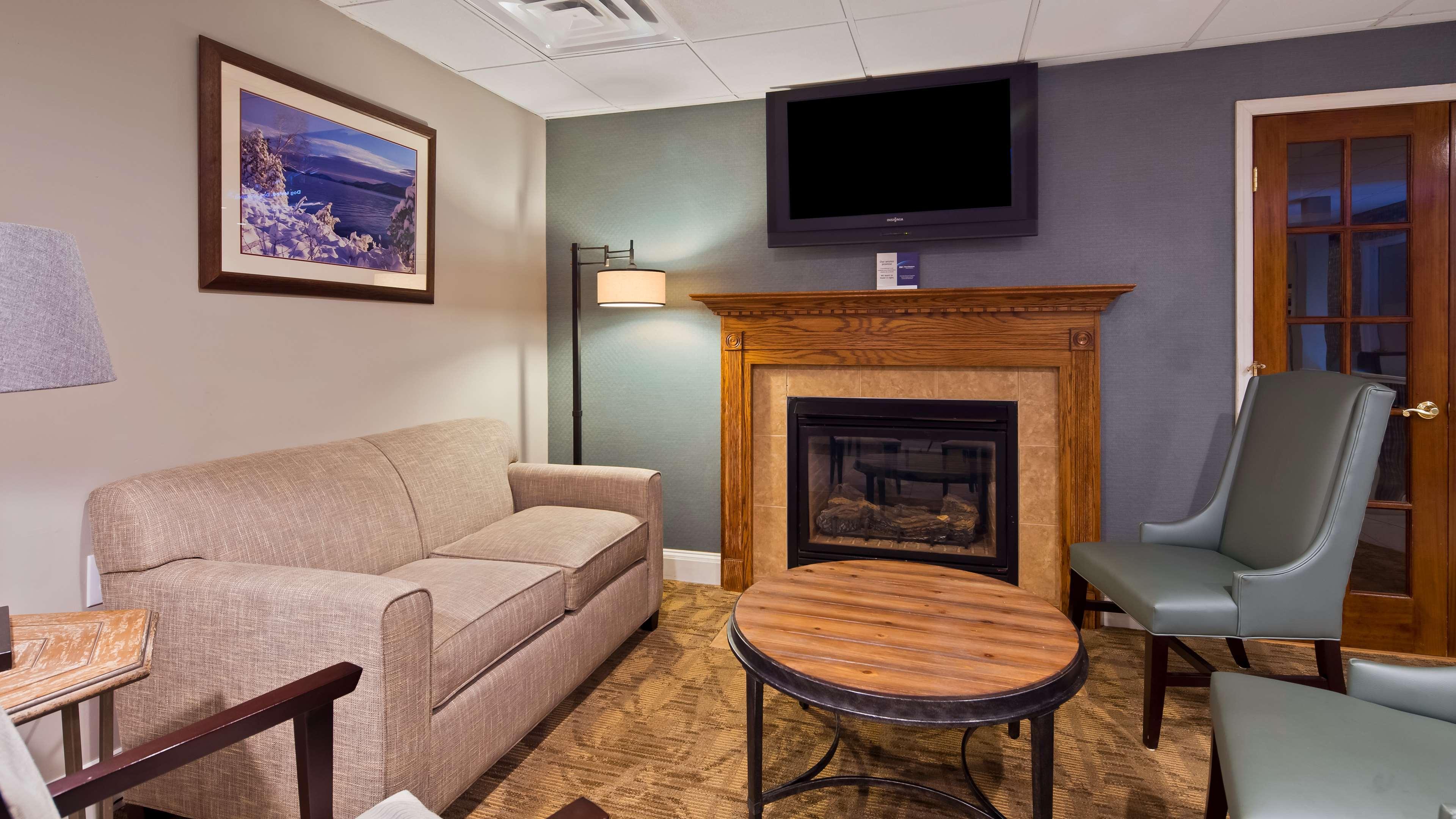 Vista Lobby Best Western of Lake George