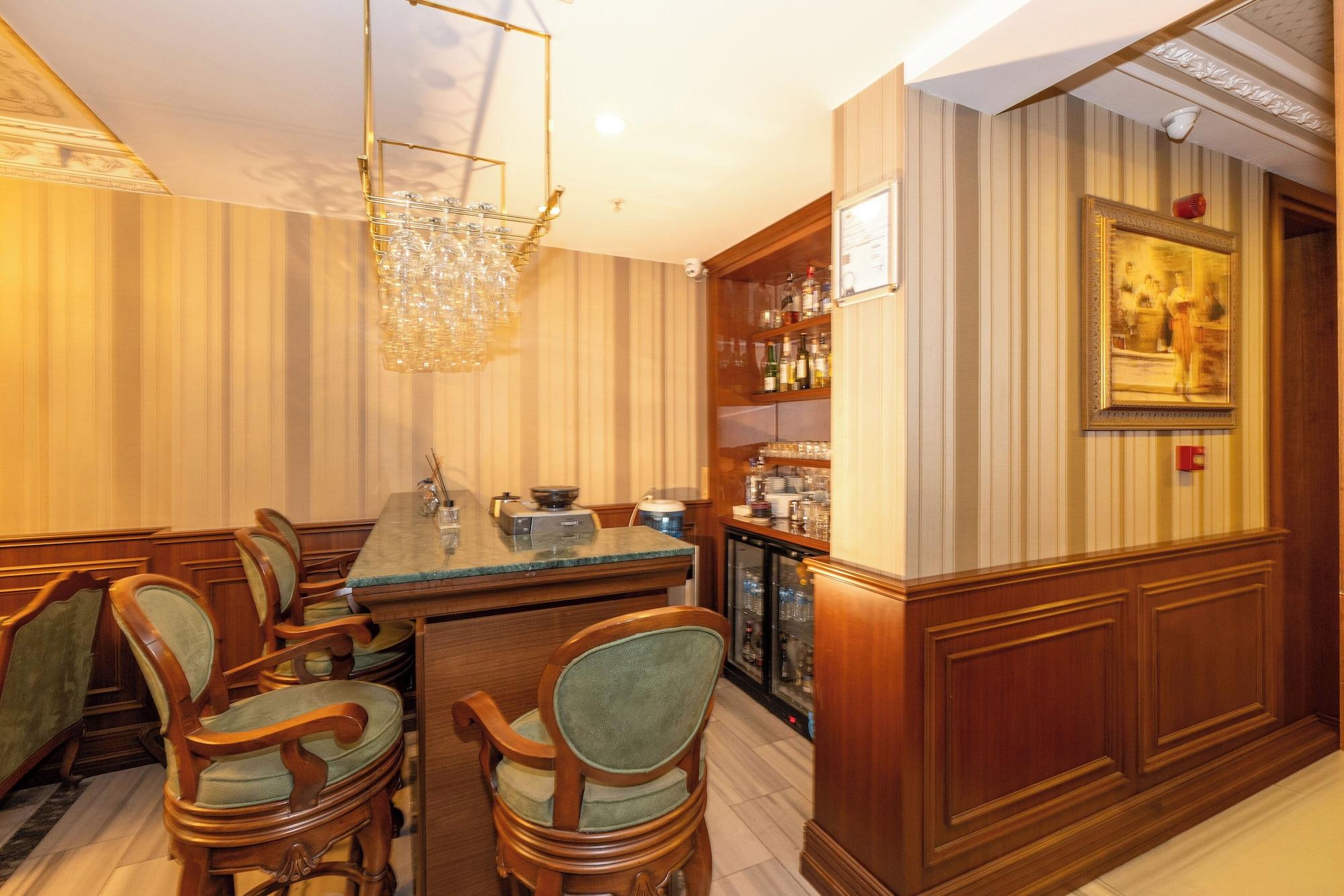 Bar/Salón Meserret Palace Hotel