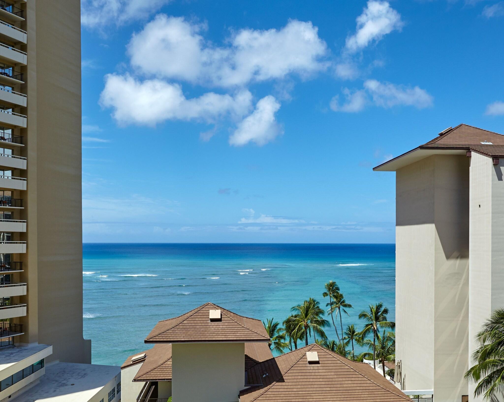 Playa Halepuna Waikiki by Halekulani