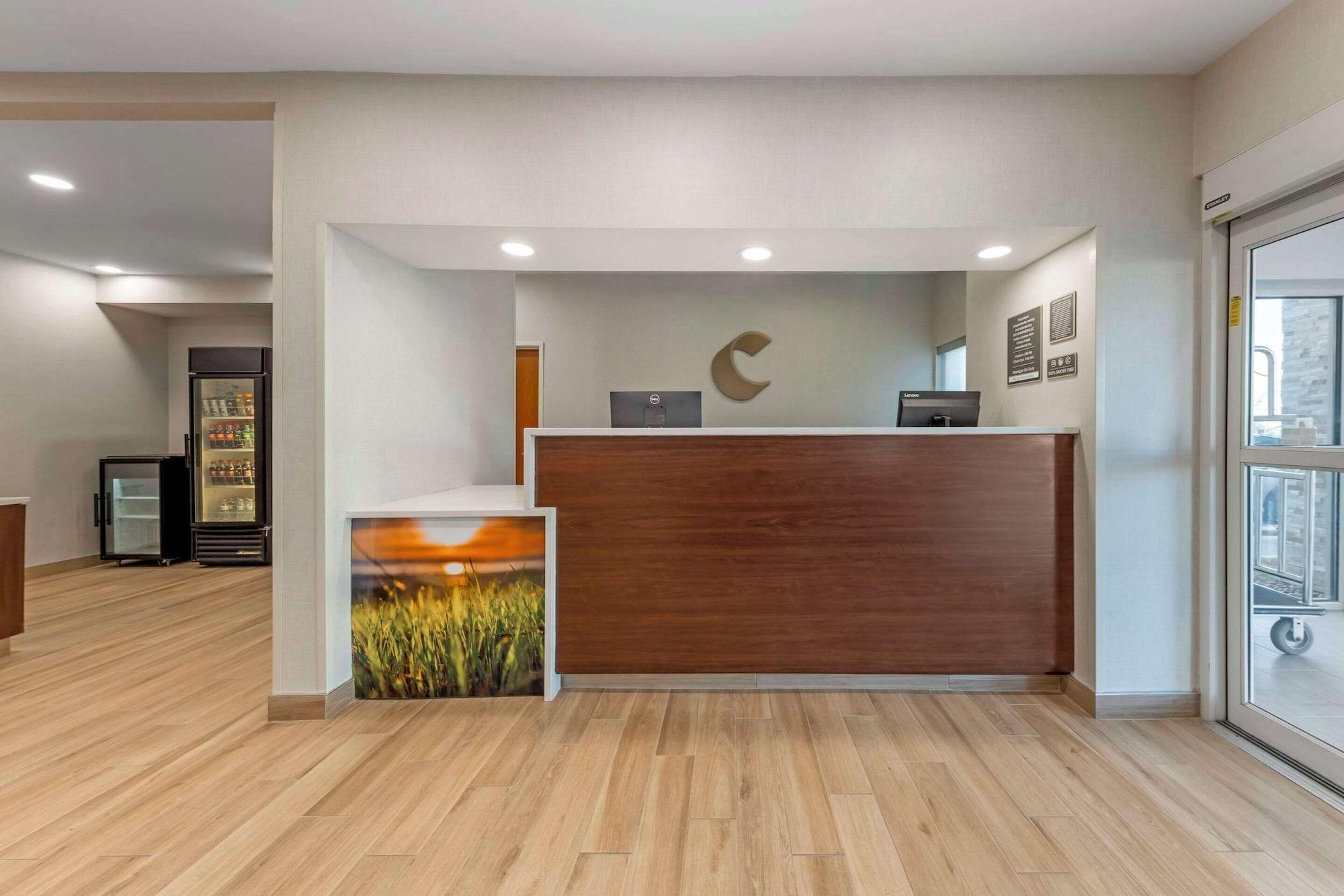 Vista Lobby Comfort Inn & Suites Oklahoma City North - Quail Springs